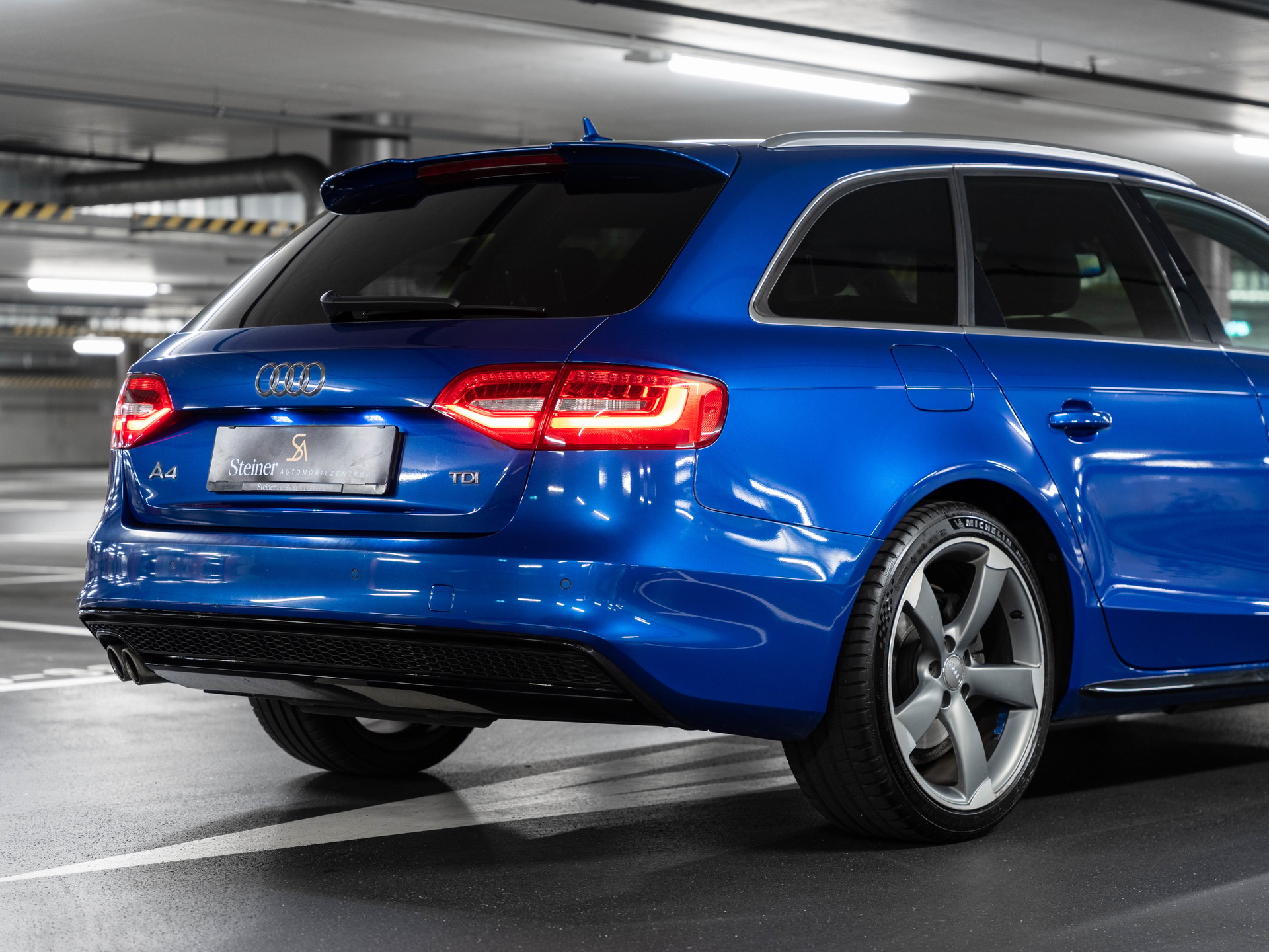 AUDI A4 Avant 2.0 TDI-image-10