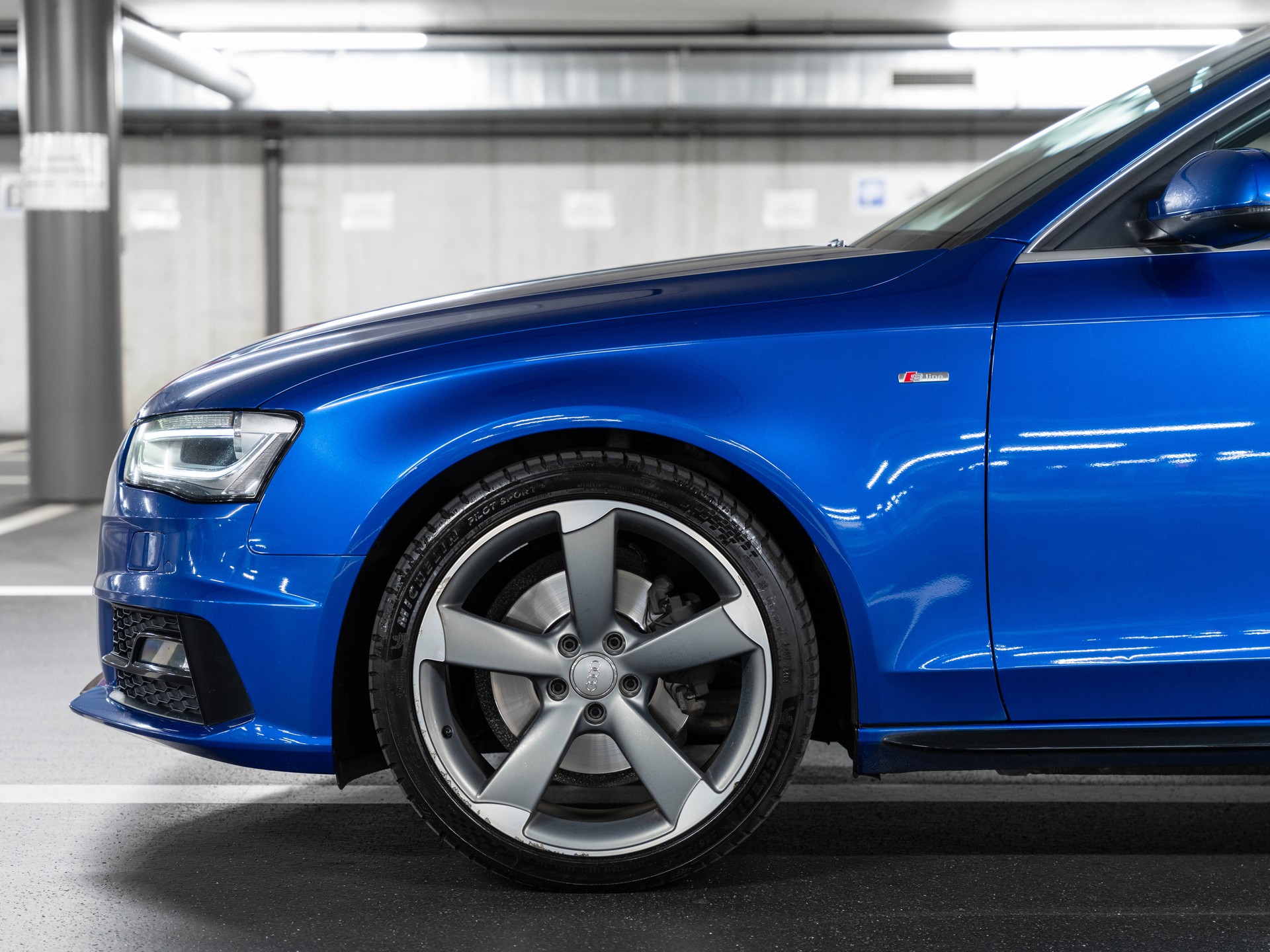AUDI A4 Avant 2.0 TDI-image-2