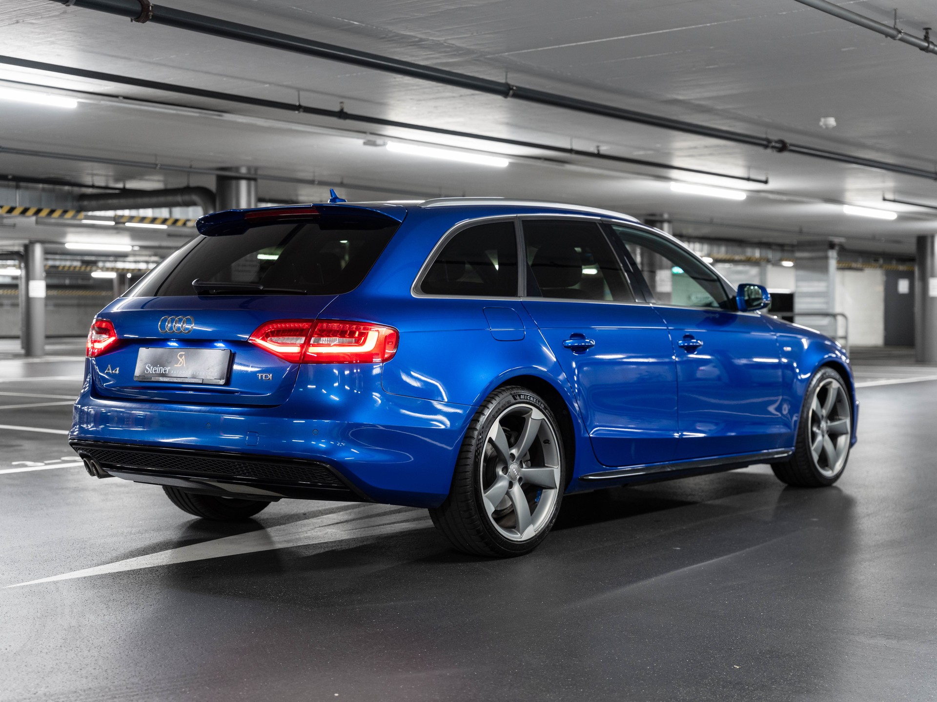 AUDI A4 Avant 2.0 TDI-image-11