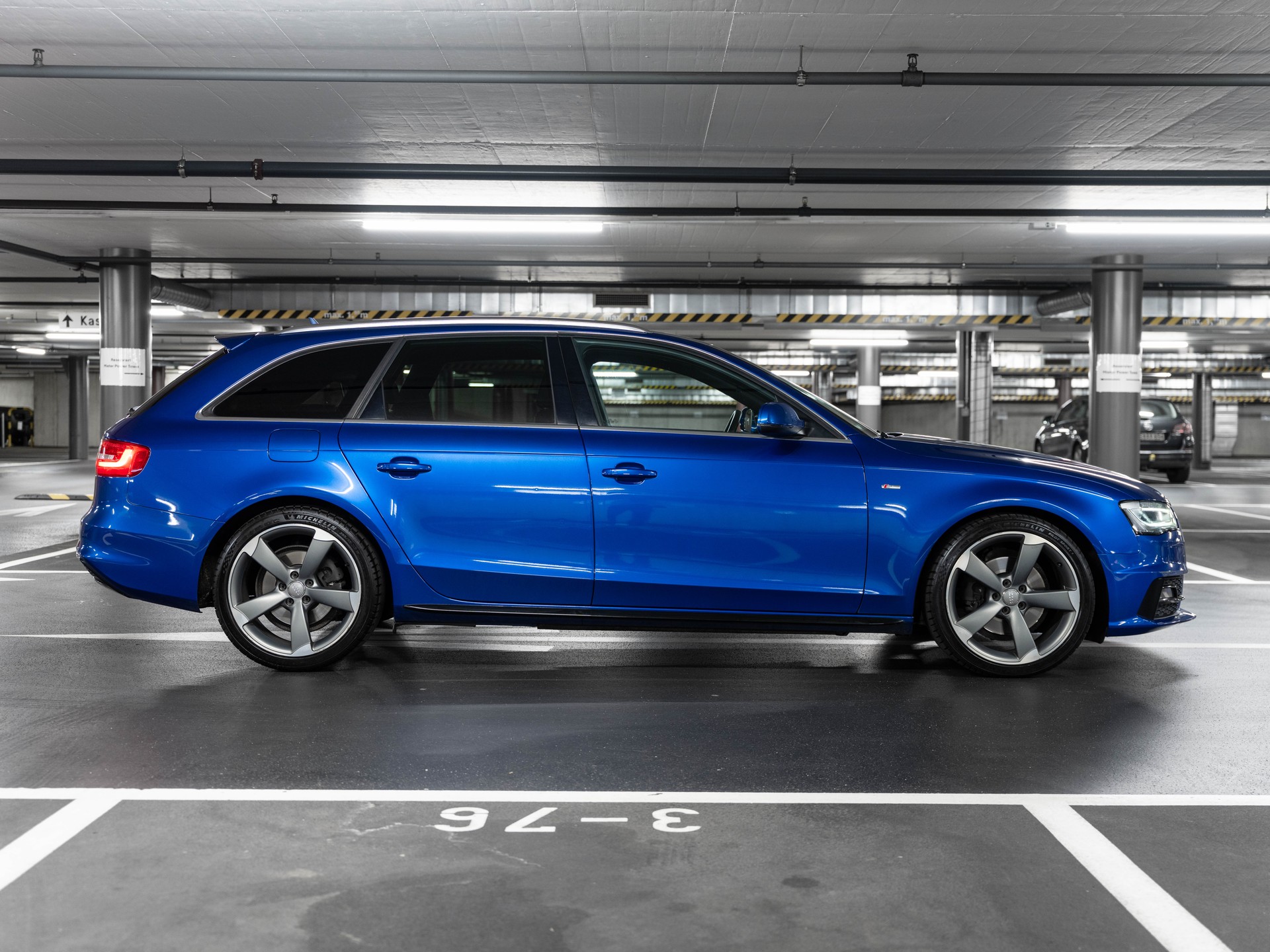 AUDI A4 Avant 2.0 TDI-image-12