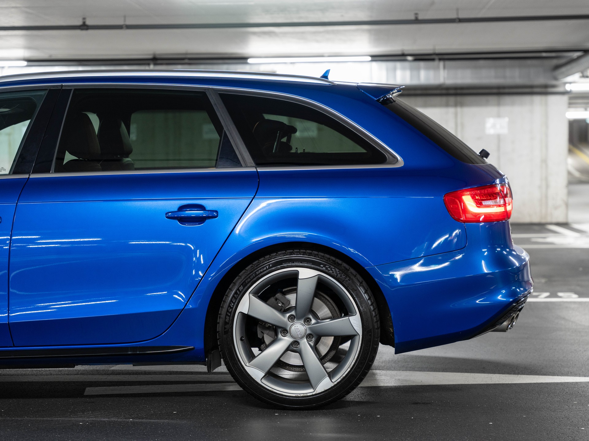 AUDI A4 Avant 2.0 TDI-image-3