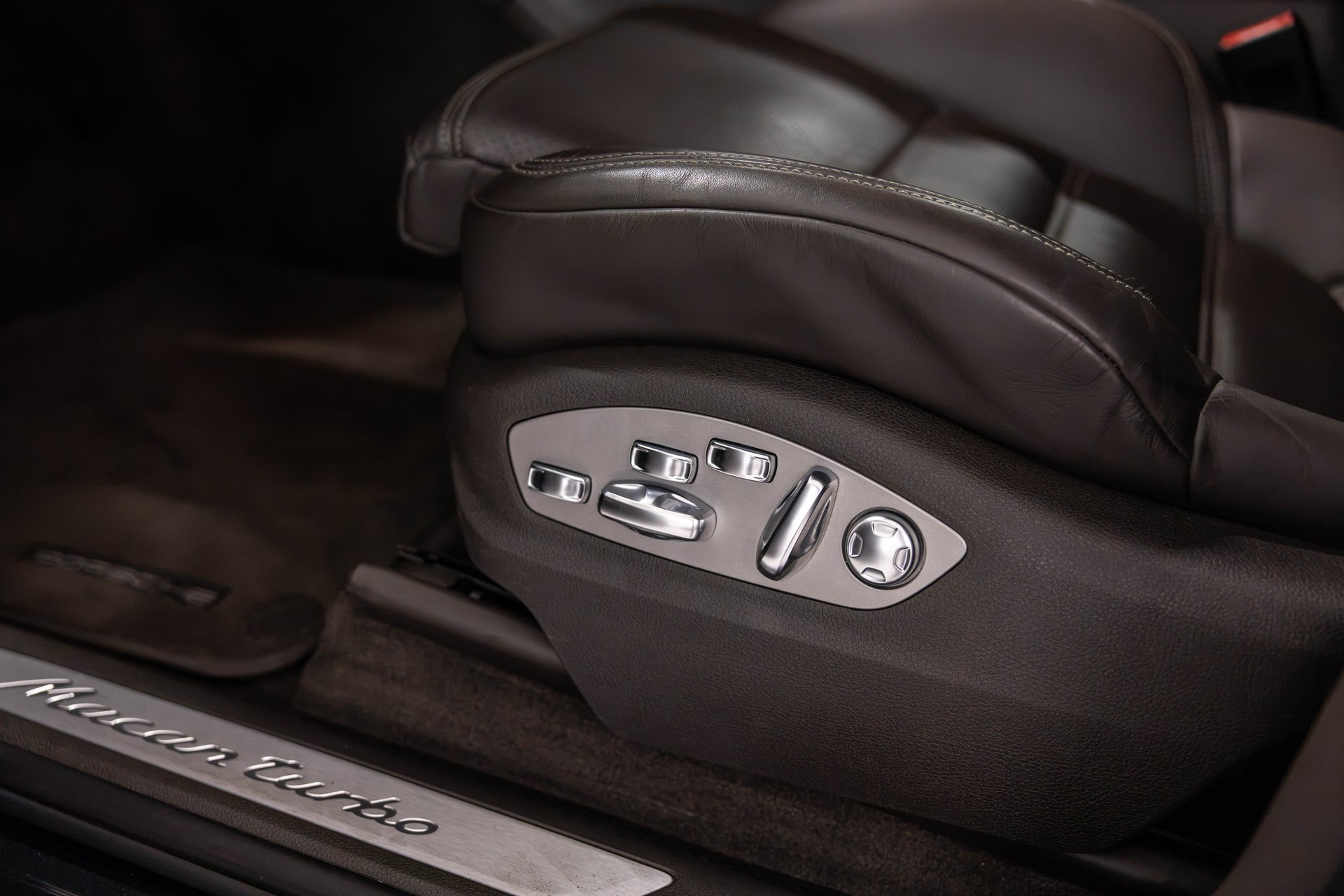 PORSCHE Macan Turbo PDK *Facelift*-image-23