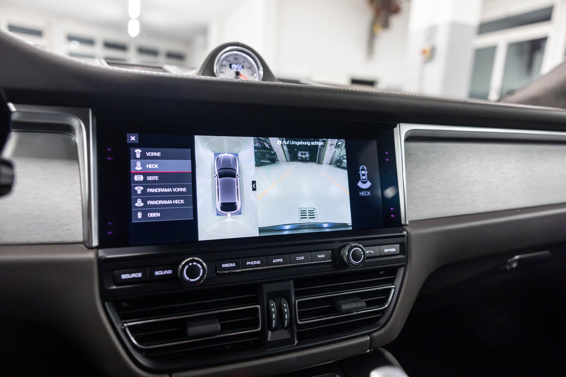 PORSCHE Macan Turbo PDK *Facelift*-image-30