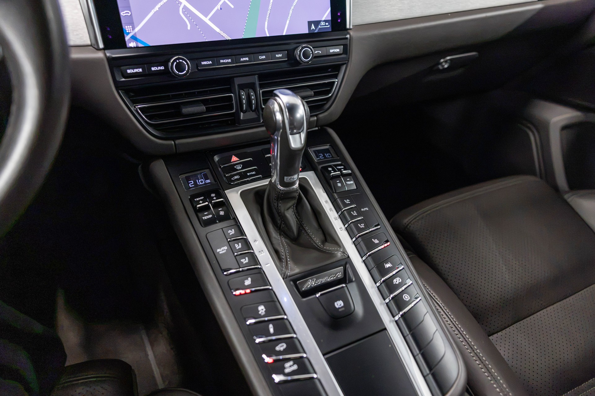PORSCHE Macan Turbo PDK *Facelift*-image-29