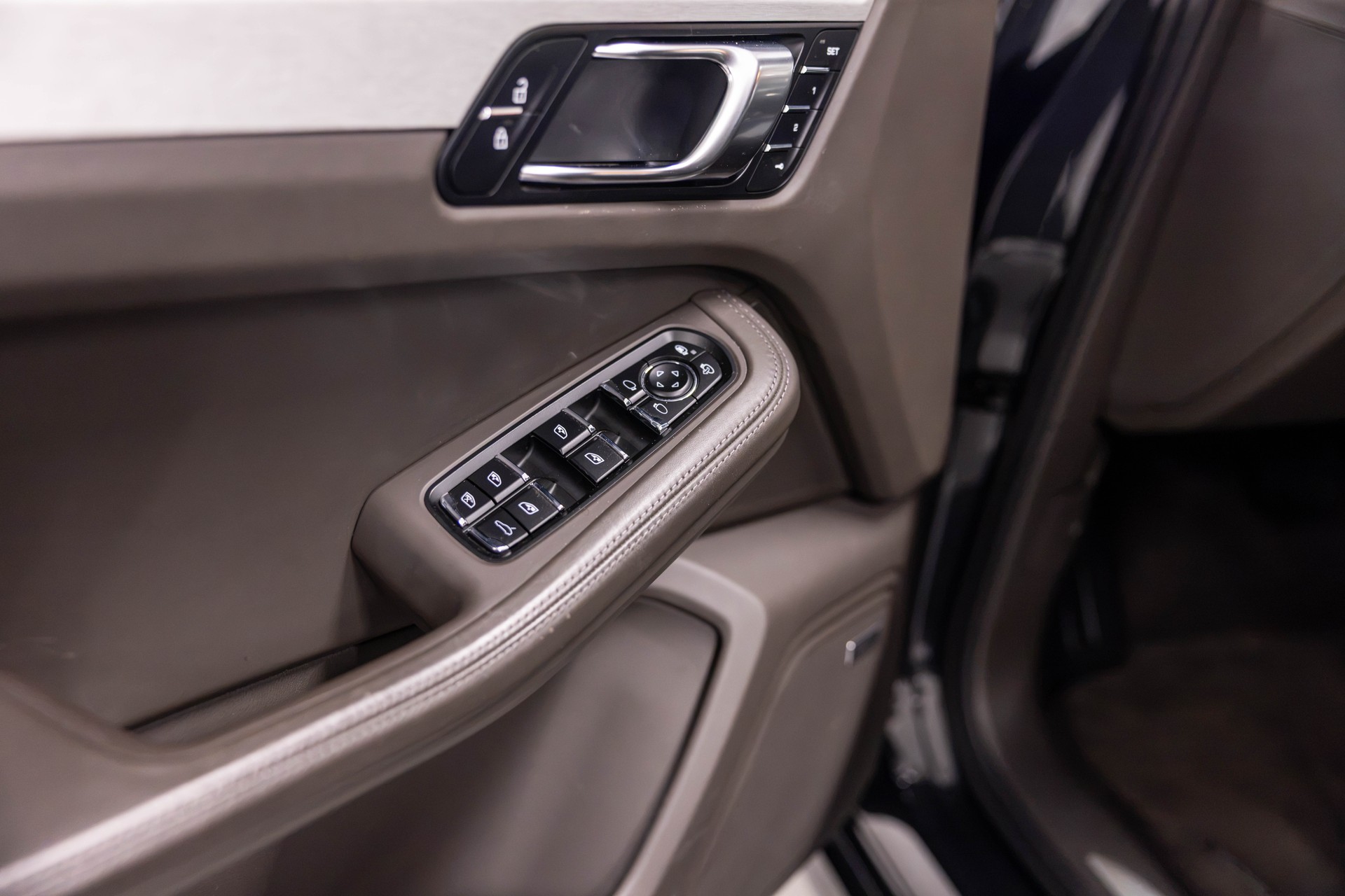 PORSCHE Macan Turbo PDK *Facelift*-image-22