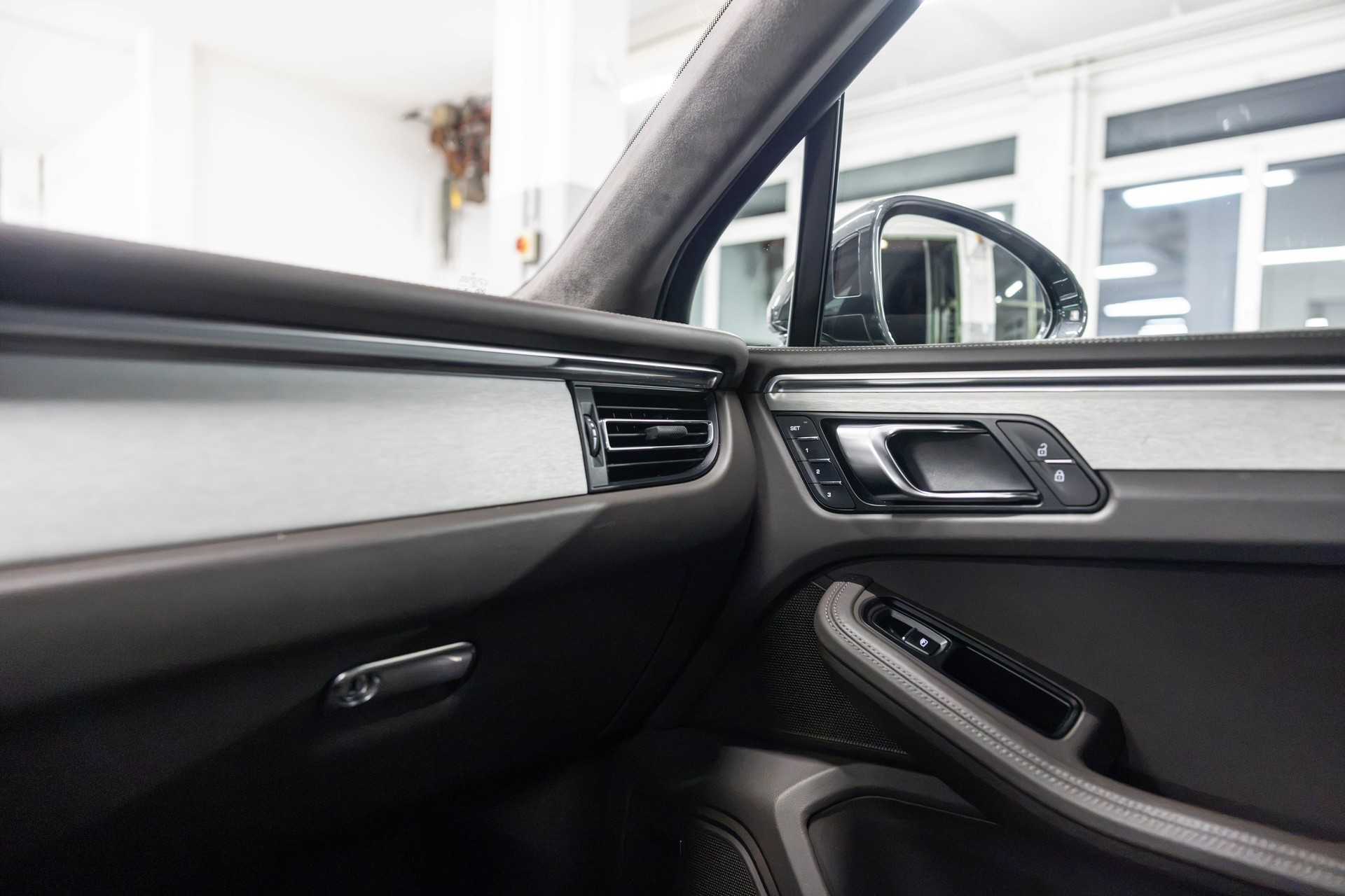 PORSCHE Macan Turbo PDK *Facelift*-image-28