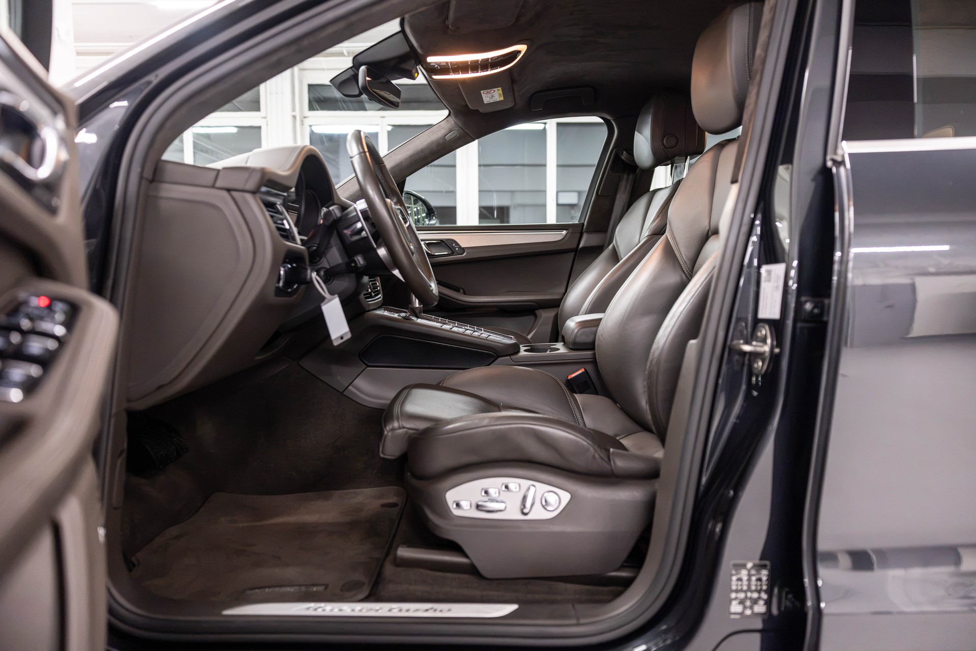 PORSCHE Macan Turbo PDK *Facelift*-image-17