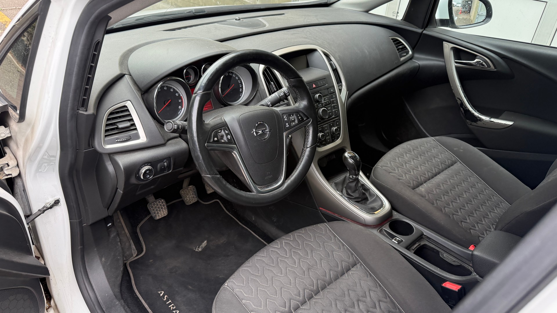 OPEL Astra SportsTourer 1.4i 16V Turbo Hagelschaden, 8 fach berädert-image-23