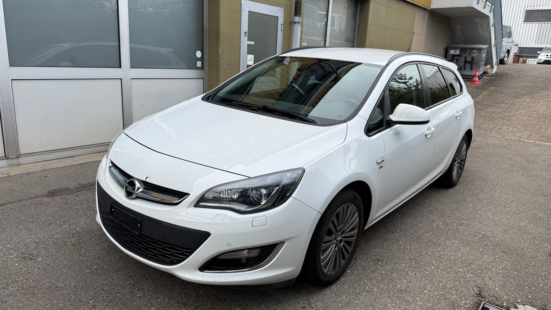 OPEL Astra SportsTourer 1.4i 16V Turbo Hagelschaden, 8 fach berädert-image-2