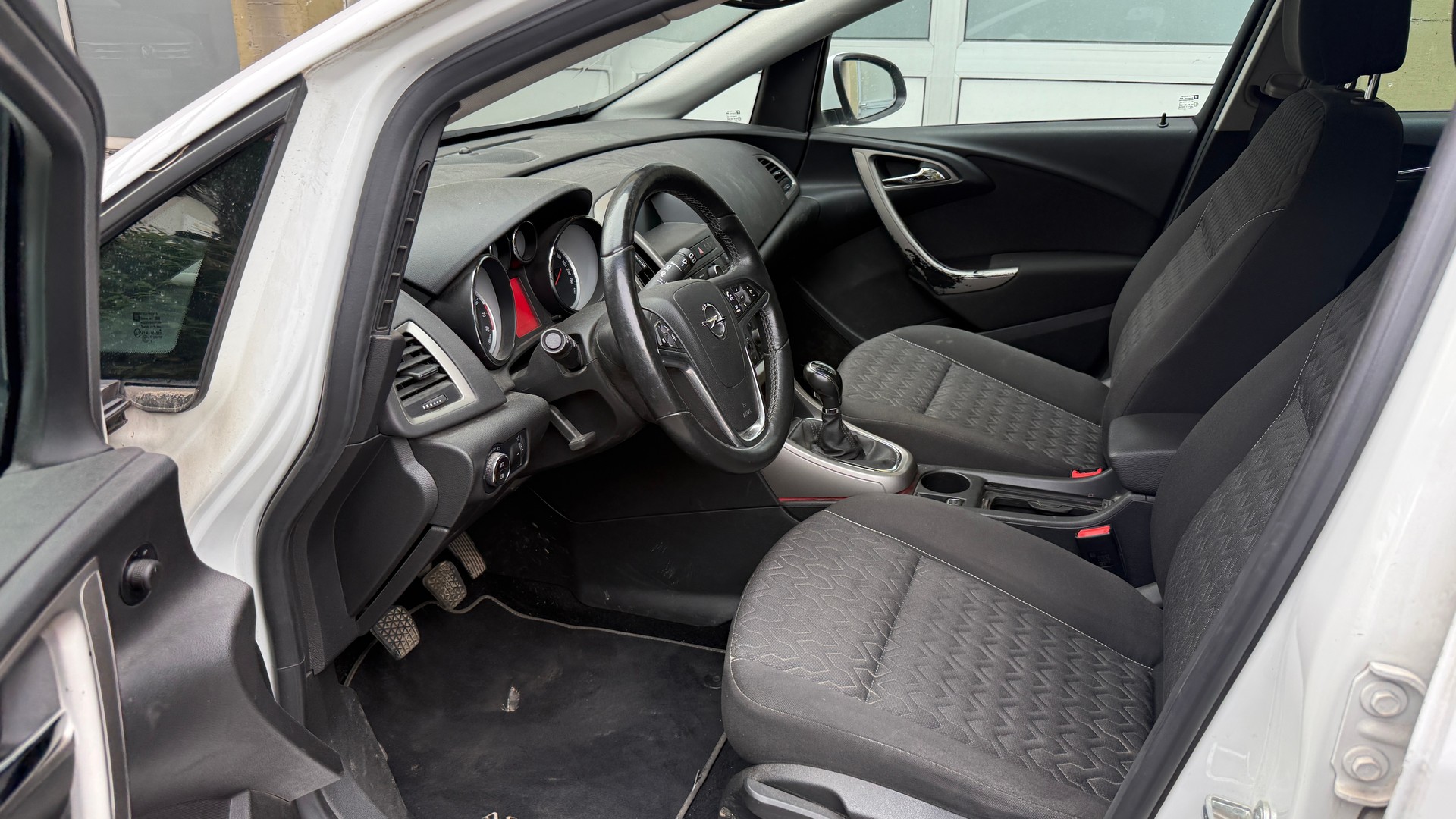 OPEL Astra SportsTourer 1.4i 16V Turbo Hagelschaden, 8 fach berädert-image-22