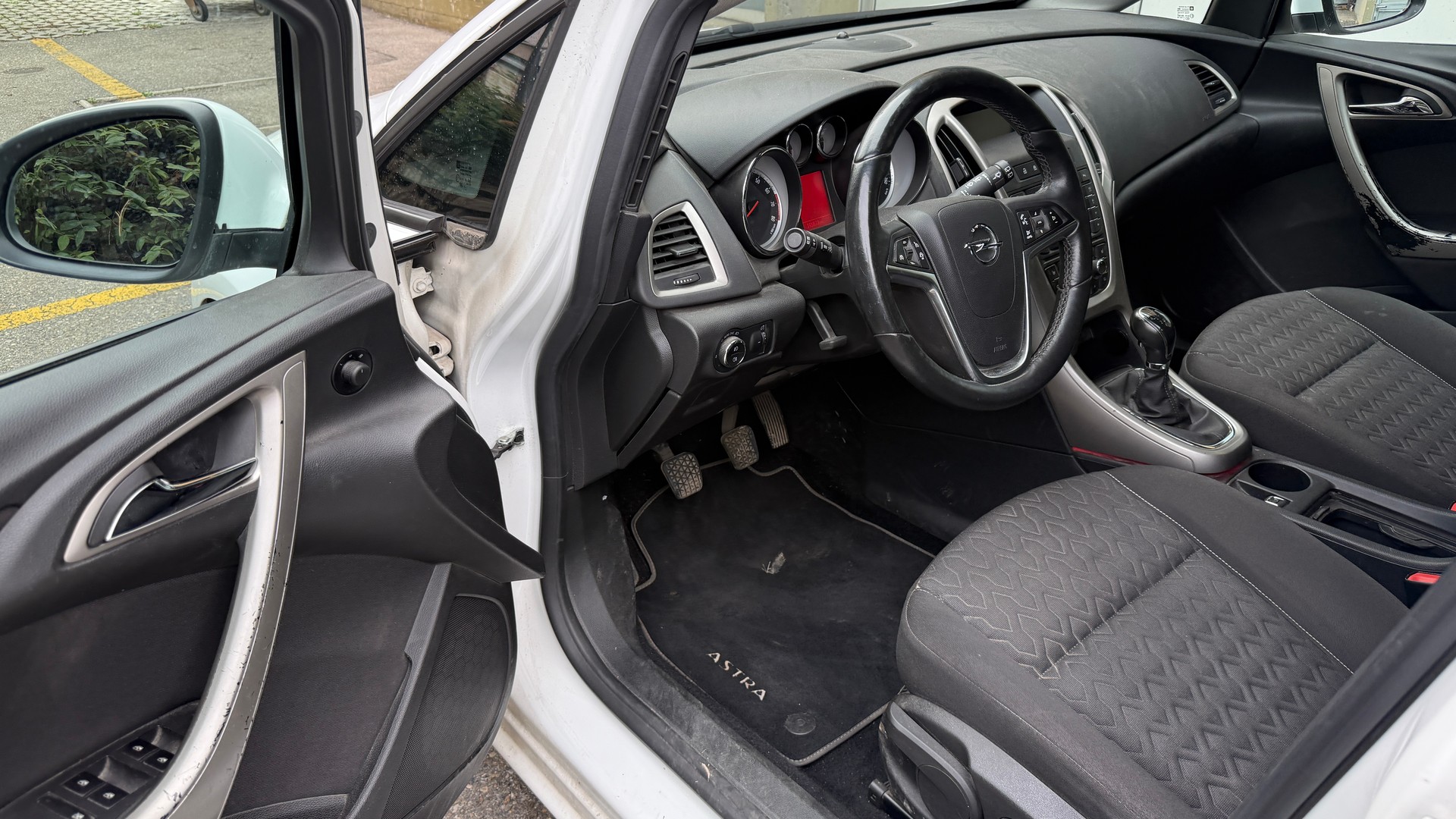 OPEL Astra SportsTourer 1.4i 16V Turbo Hagelschaden, 8 fach berädert-image-21