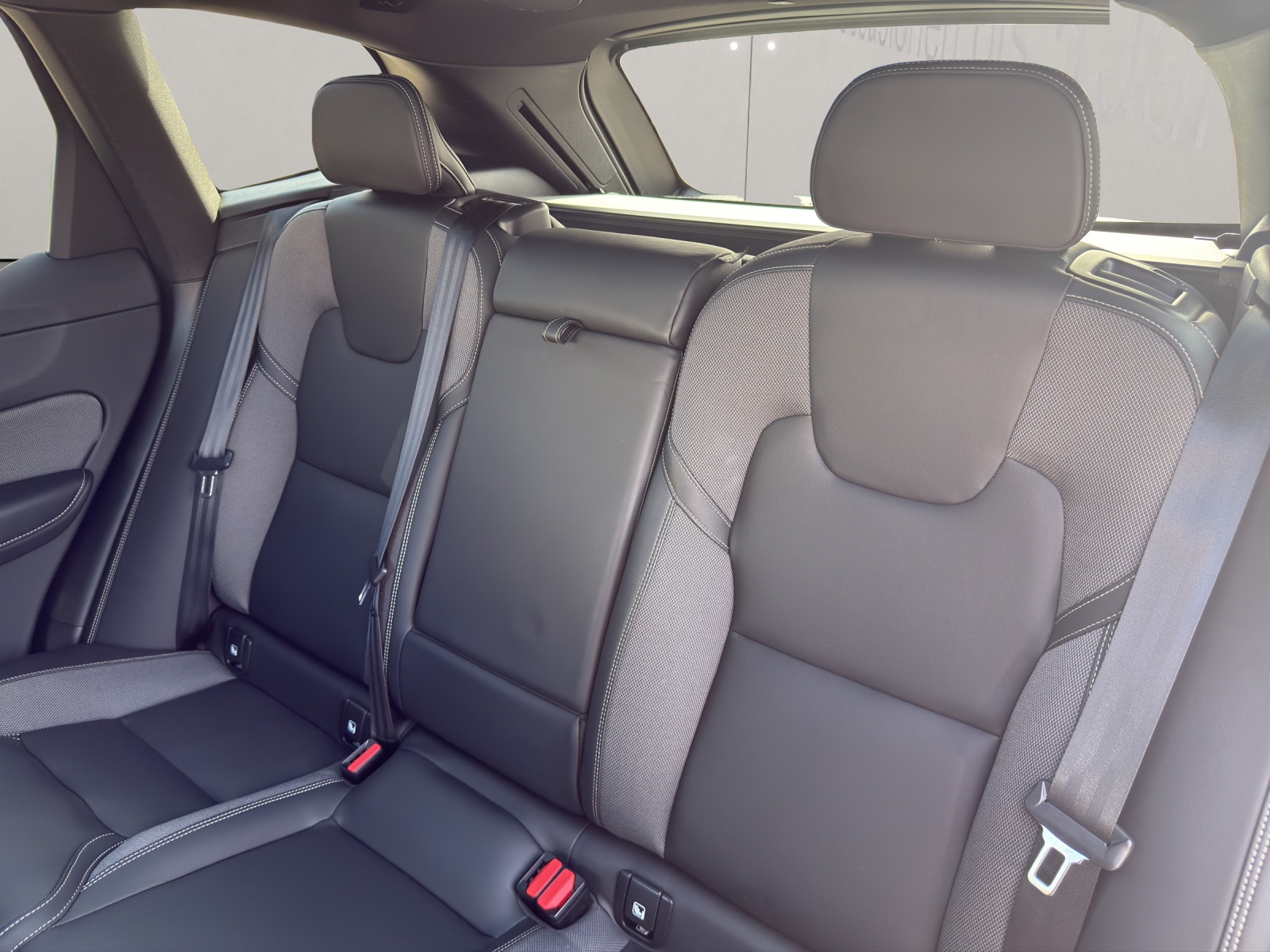 VOLVO XC60 2.0 T6 TE R-Design eAWD-image-13