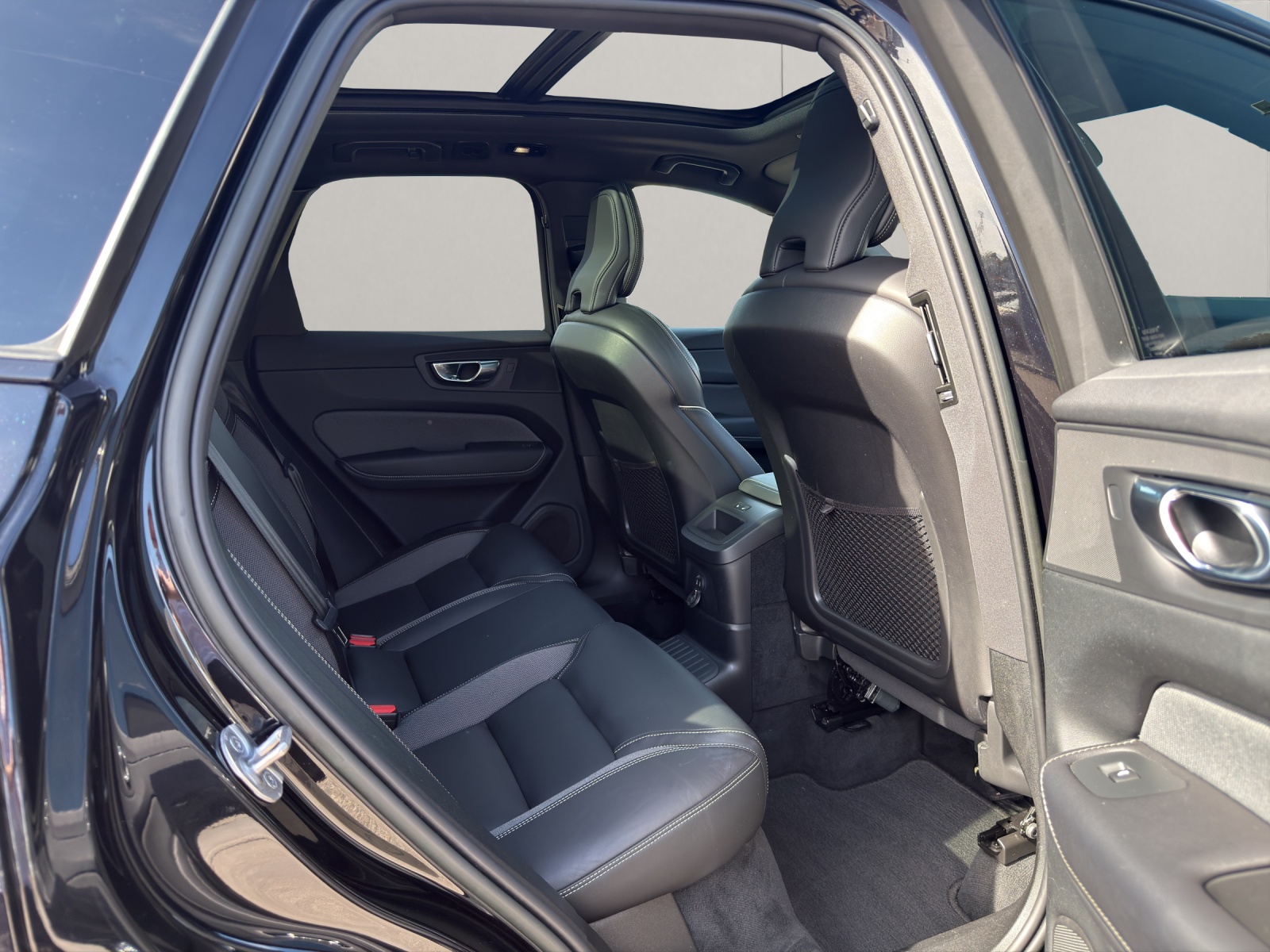 VOLVO XC60 2.0 T6 TE R-Design eAWD-image-14