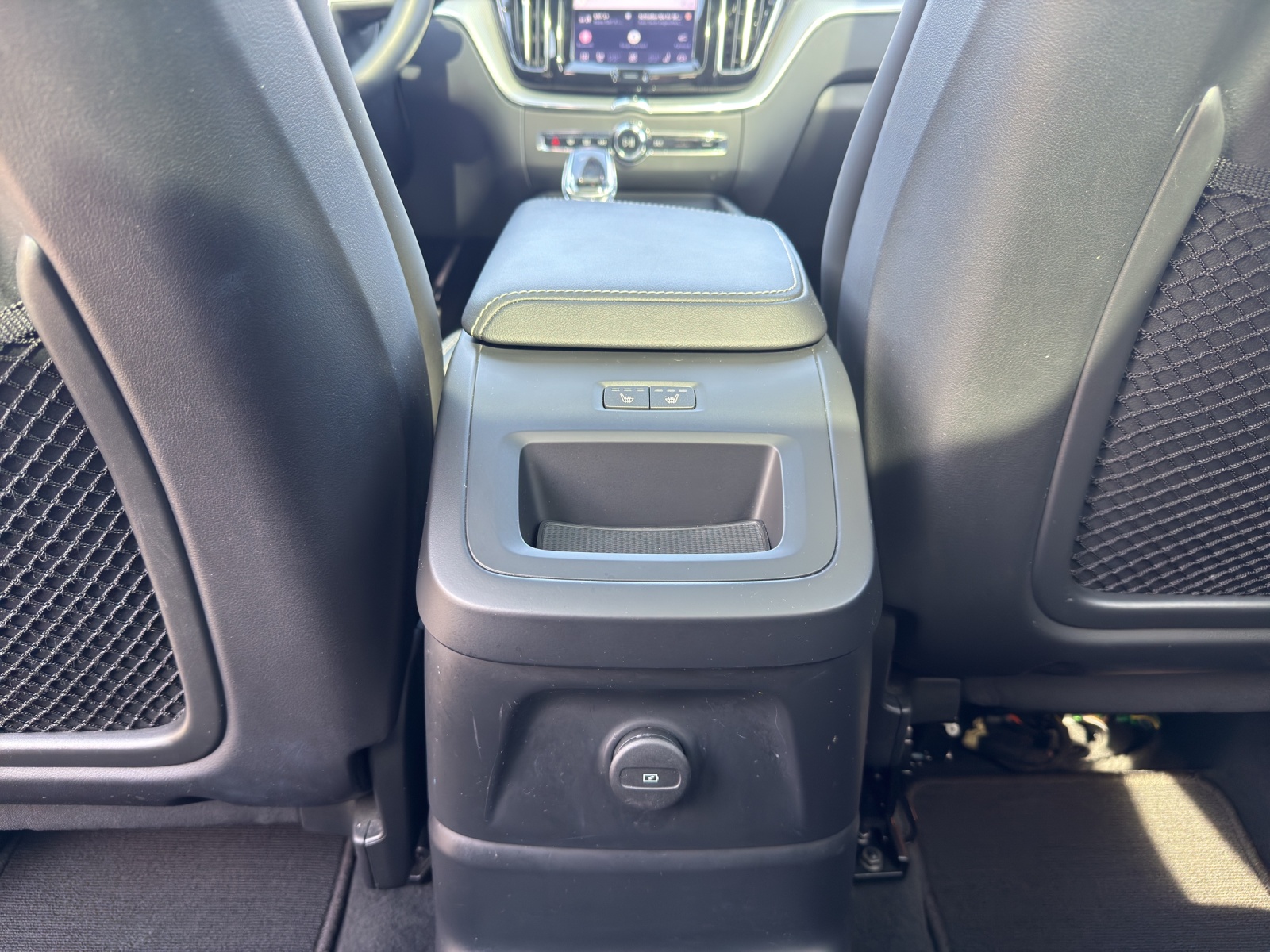 VOLVO XC60 2.0 T6 TE R-Design eAWD-image-15