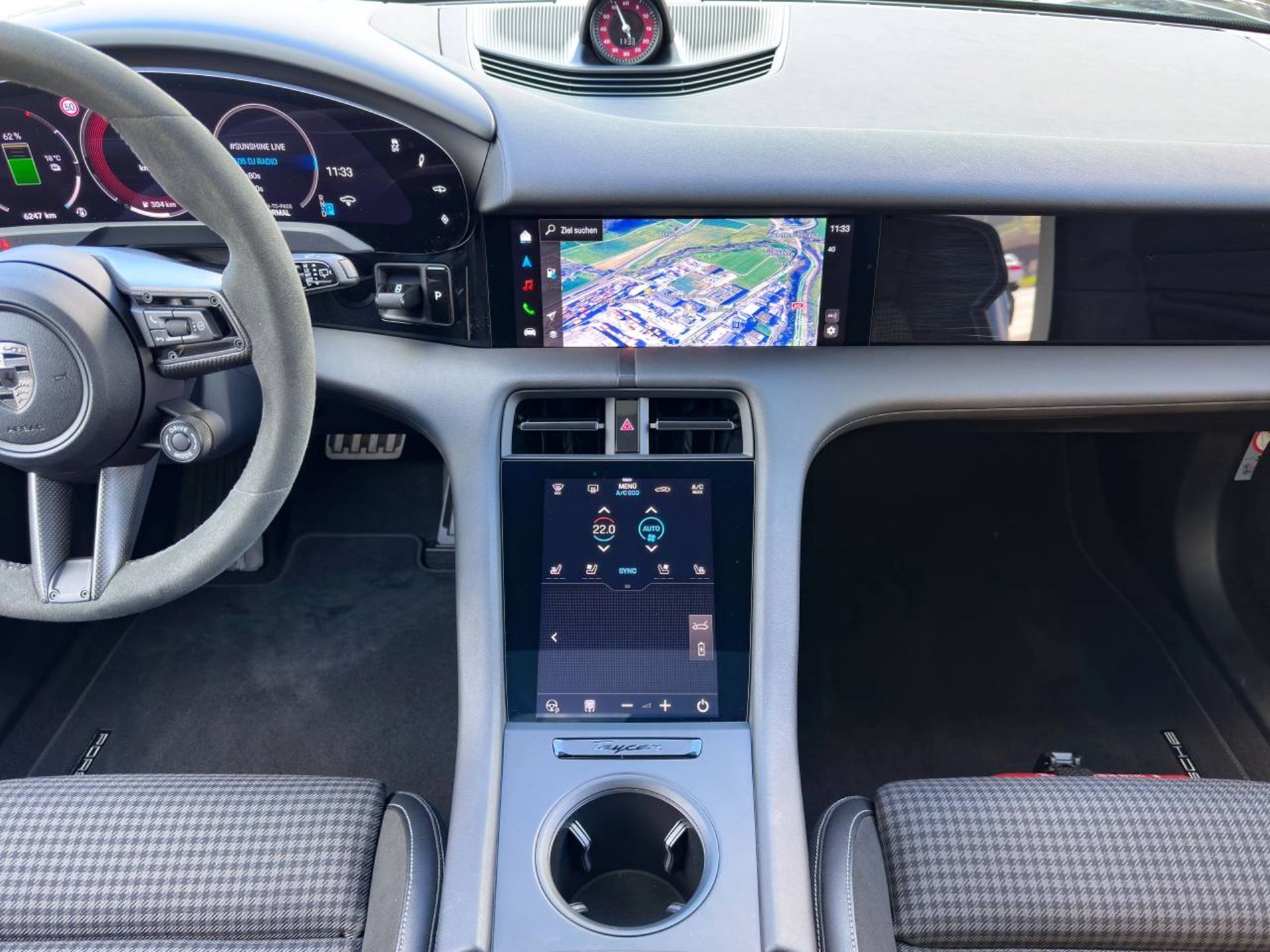 PORSCHE Taycan Turbo S Cross Turismo-image-18
