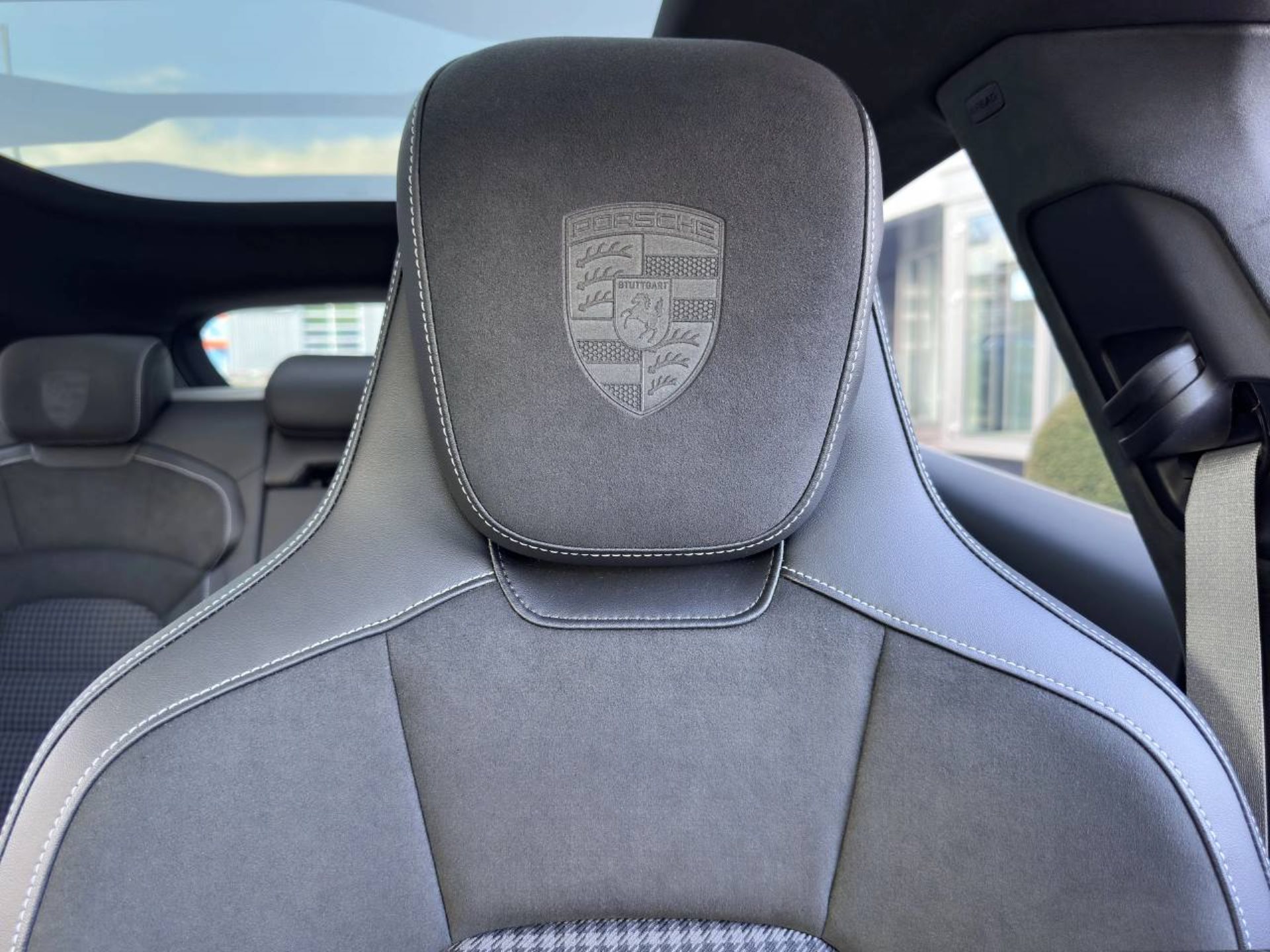 PORSCHE Taycan Turbo S Cross Turismo-image-26