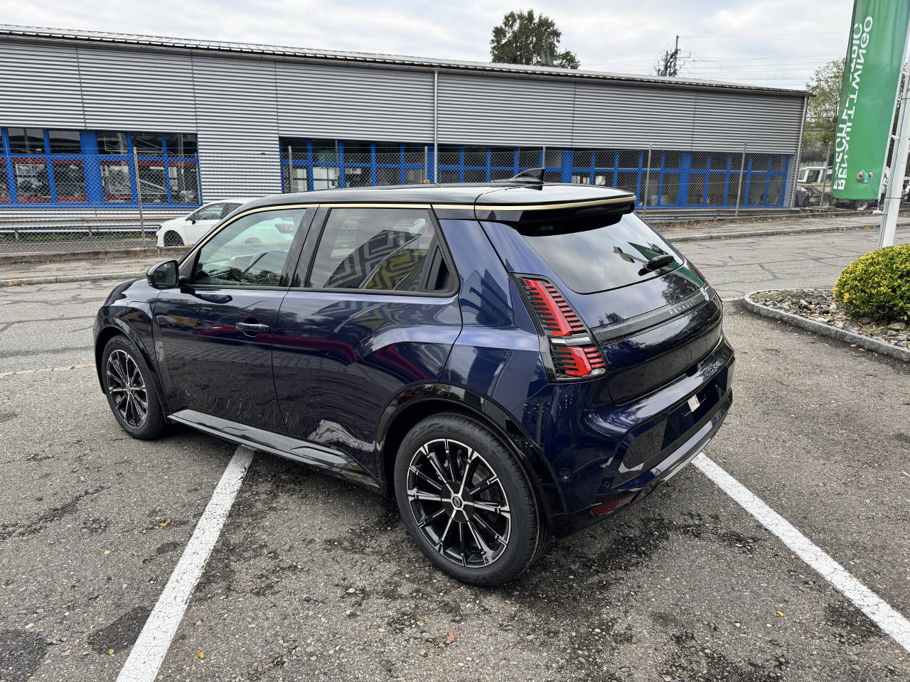 RENAULT R5 E-Tech Comfort Range iconic five-image-3