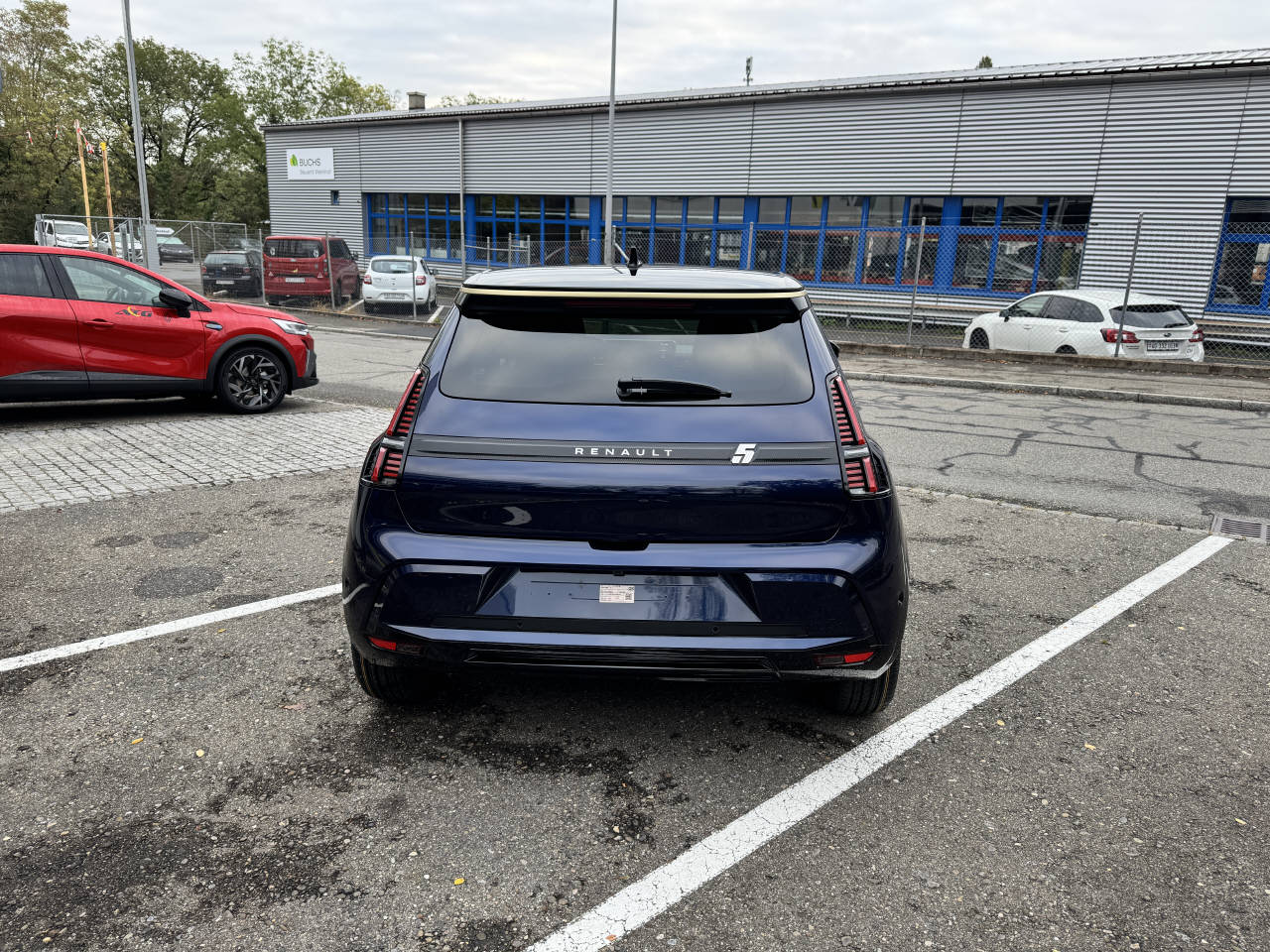 RENAULT R5 E-Tech Comfort Range iconic five-image-4