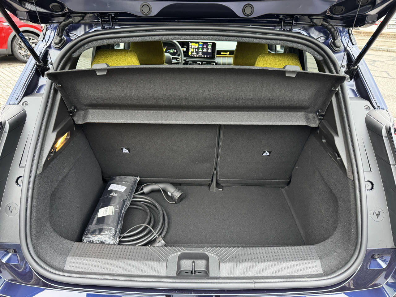 RENAULT R5 E-Tech Comfort Range iconic five-image-9