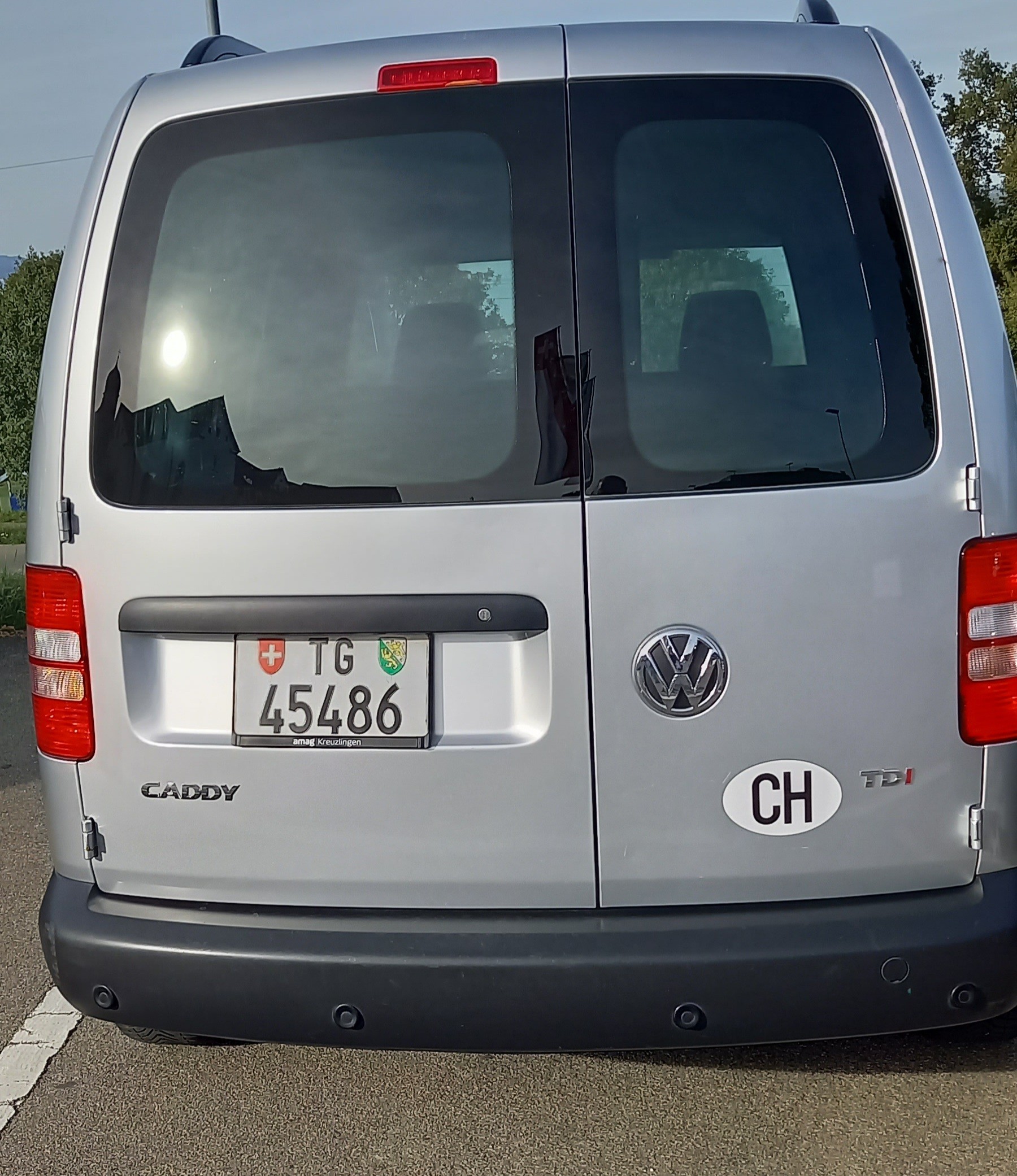 VW Caddy 1.6 TDI 102-image-1