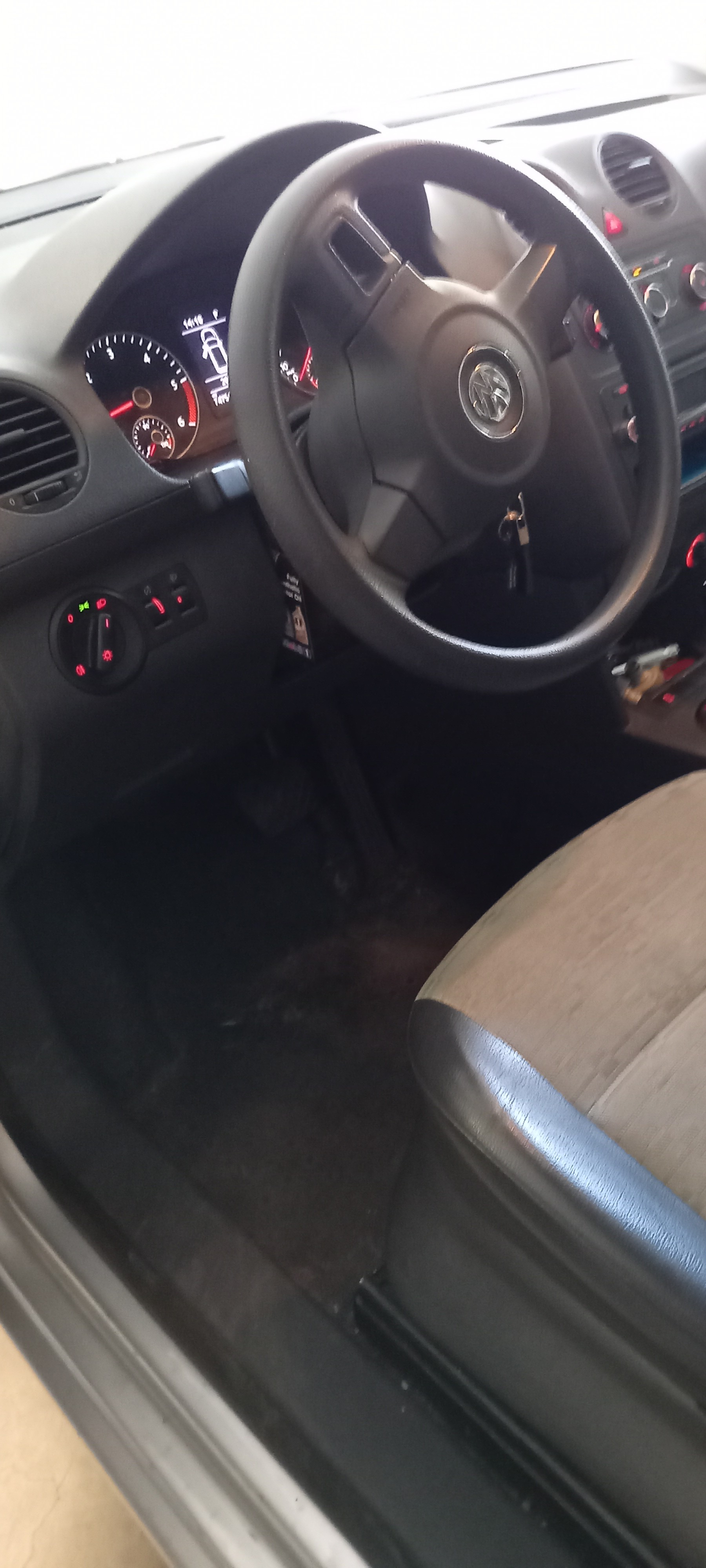 VW Caddy 1.6 TDI 102-image-4
