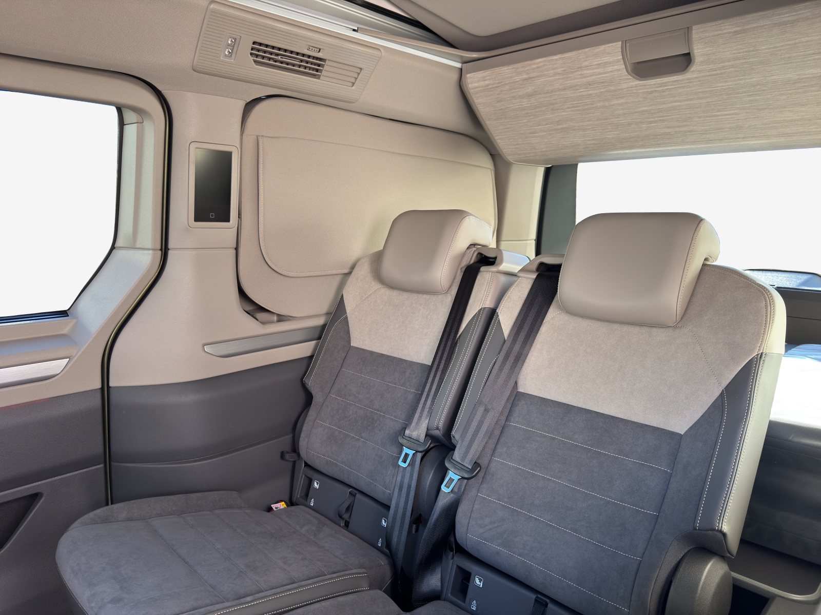 VW California eHybrid Beach Ocean 4Motion-image-11