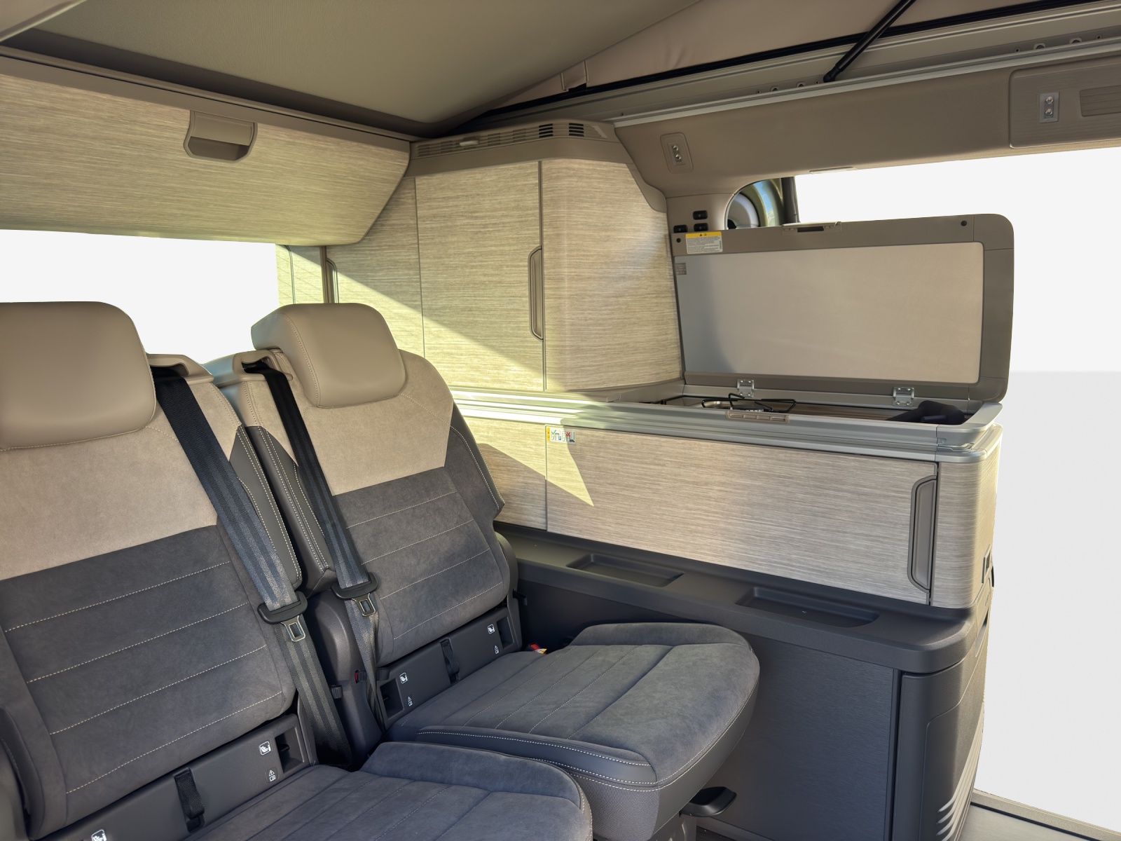 VW California eHybrid Beach Ocean 4Motion-image-12