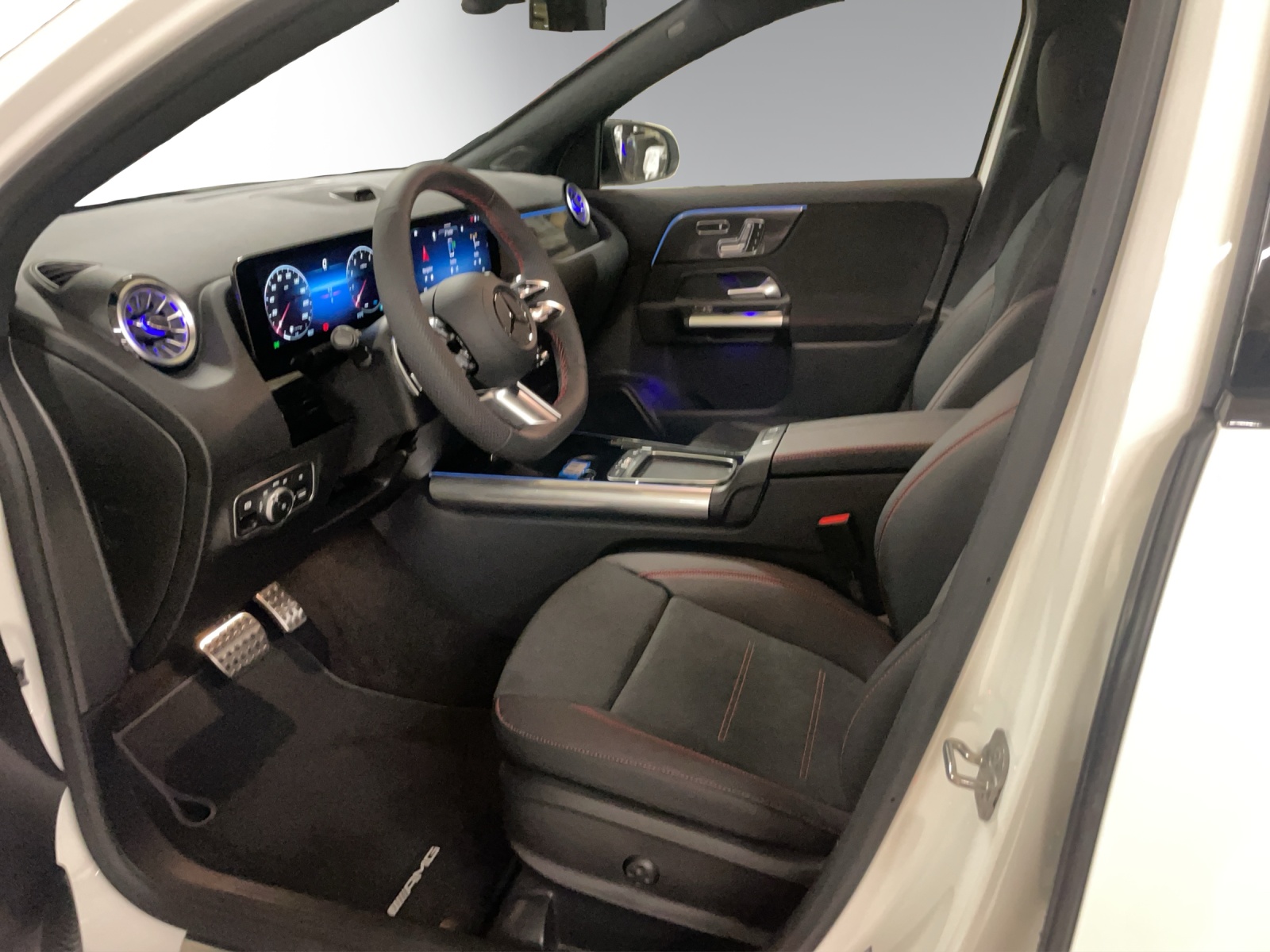 MERCEDES-BENZ GLA 200 Night Star 7G-DCT-image-8
