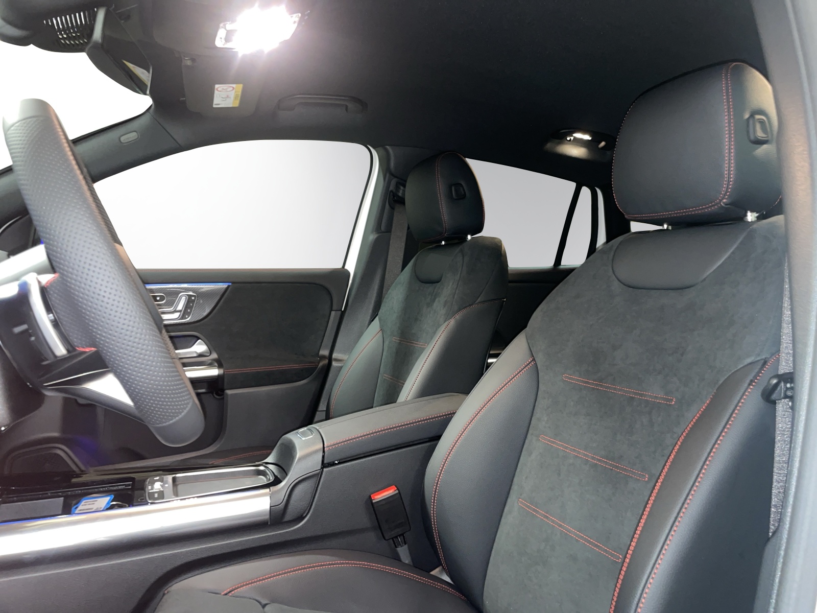 MERCEDES-BENZ GLA 200 Night Star 7G-DCT-image-9