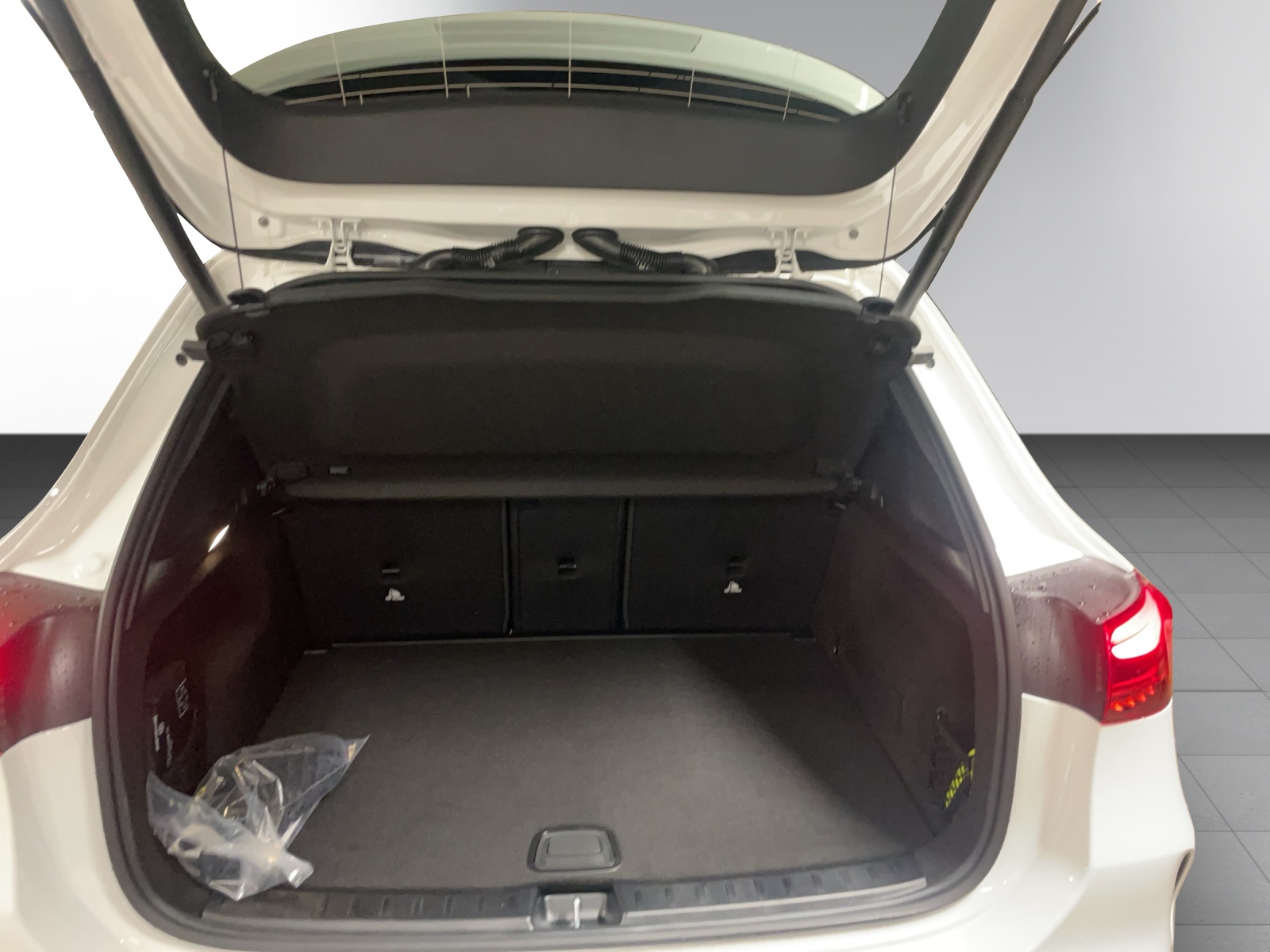 MERCEDES-BENZ GLA 200 Night Star 7G-DCT-image-5