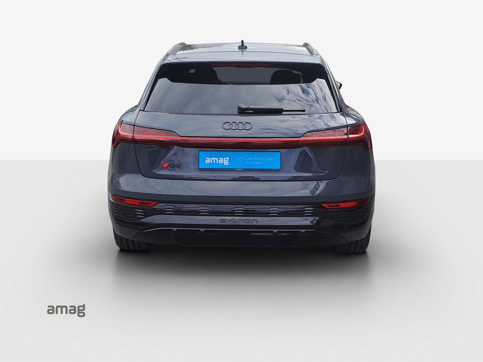 AUDI Q8 55 e-tron Black Edition quattro-image-4