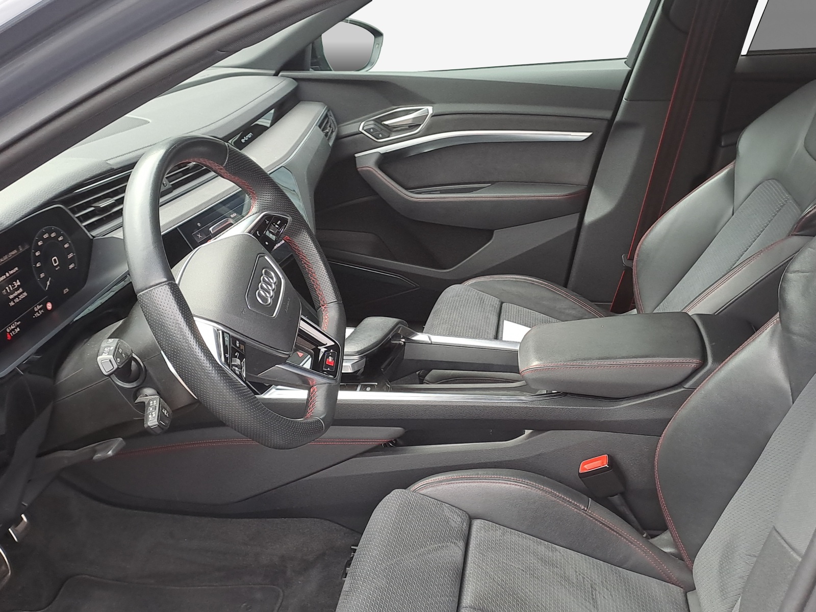 AUDI Q8 55 e-tron Black Edition quattro-image-8
