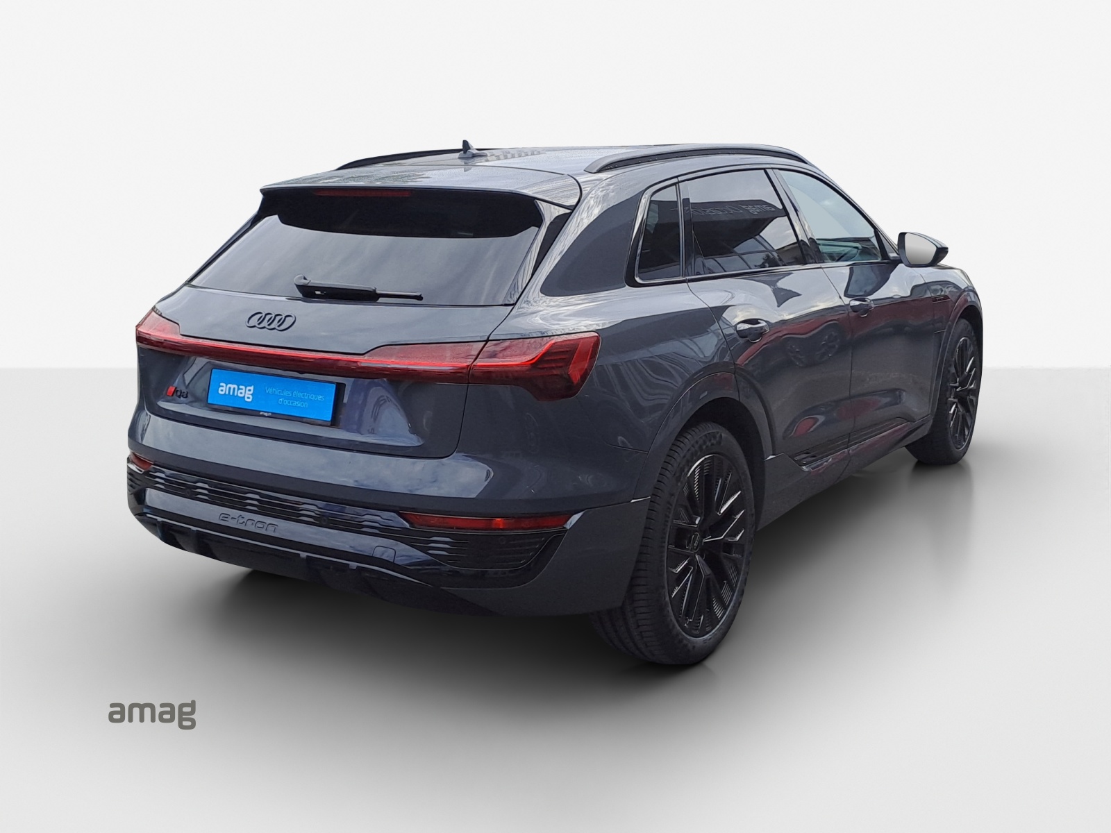 AUDI Q8 55 e-tron Black Edition quattro-image-5