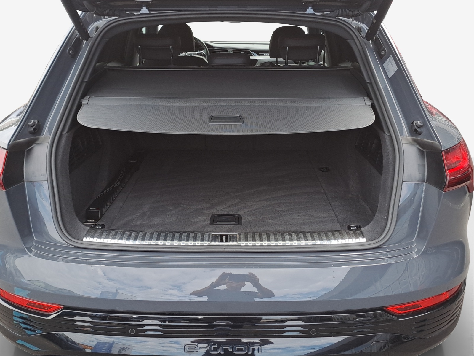 AUDI Q8 55 e-tron Black Edition quattro-image-13