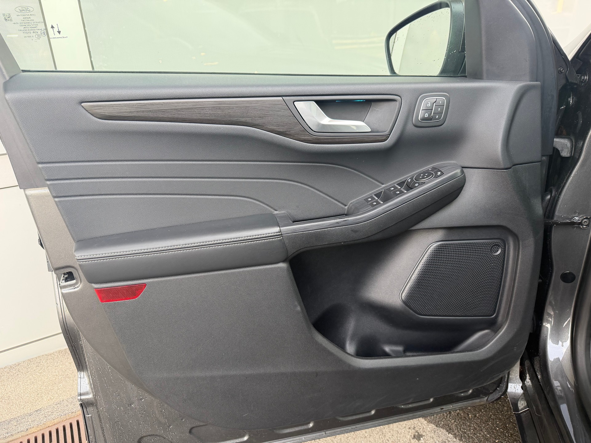 FORD Kuga 2.5 PHEV Vignale 2WD-image-11