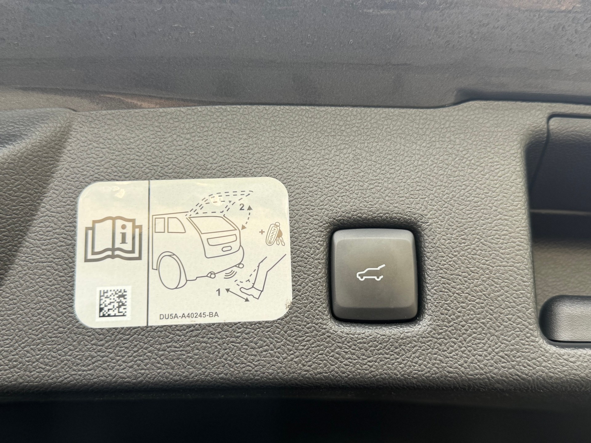 FORD Kuga 2.5 PHEV Vignale 2WD-image-24