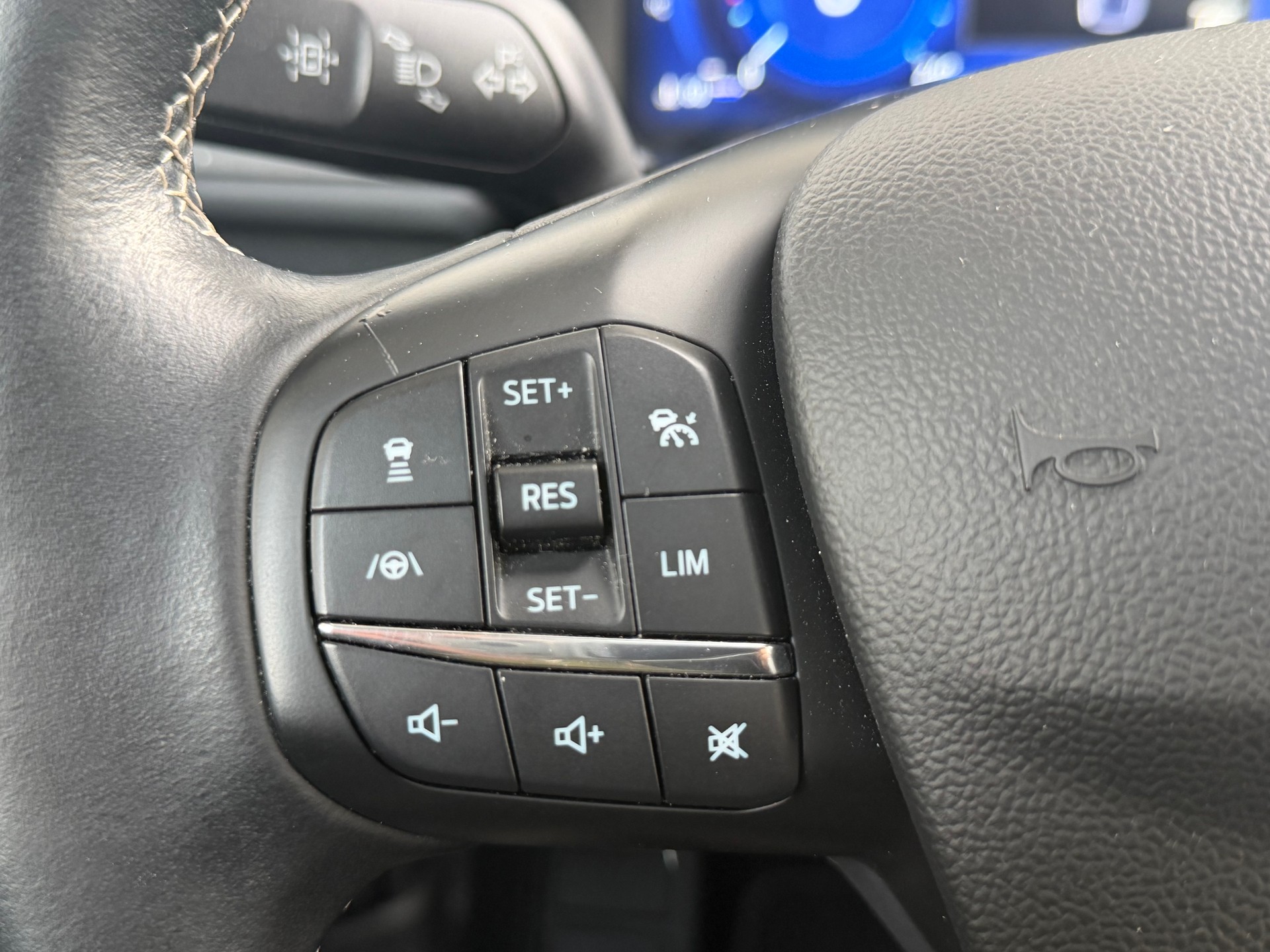 FORD Kuga 2.5 PHEV Vignale 2WD-image-18