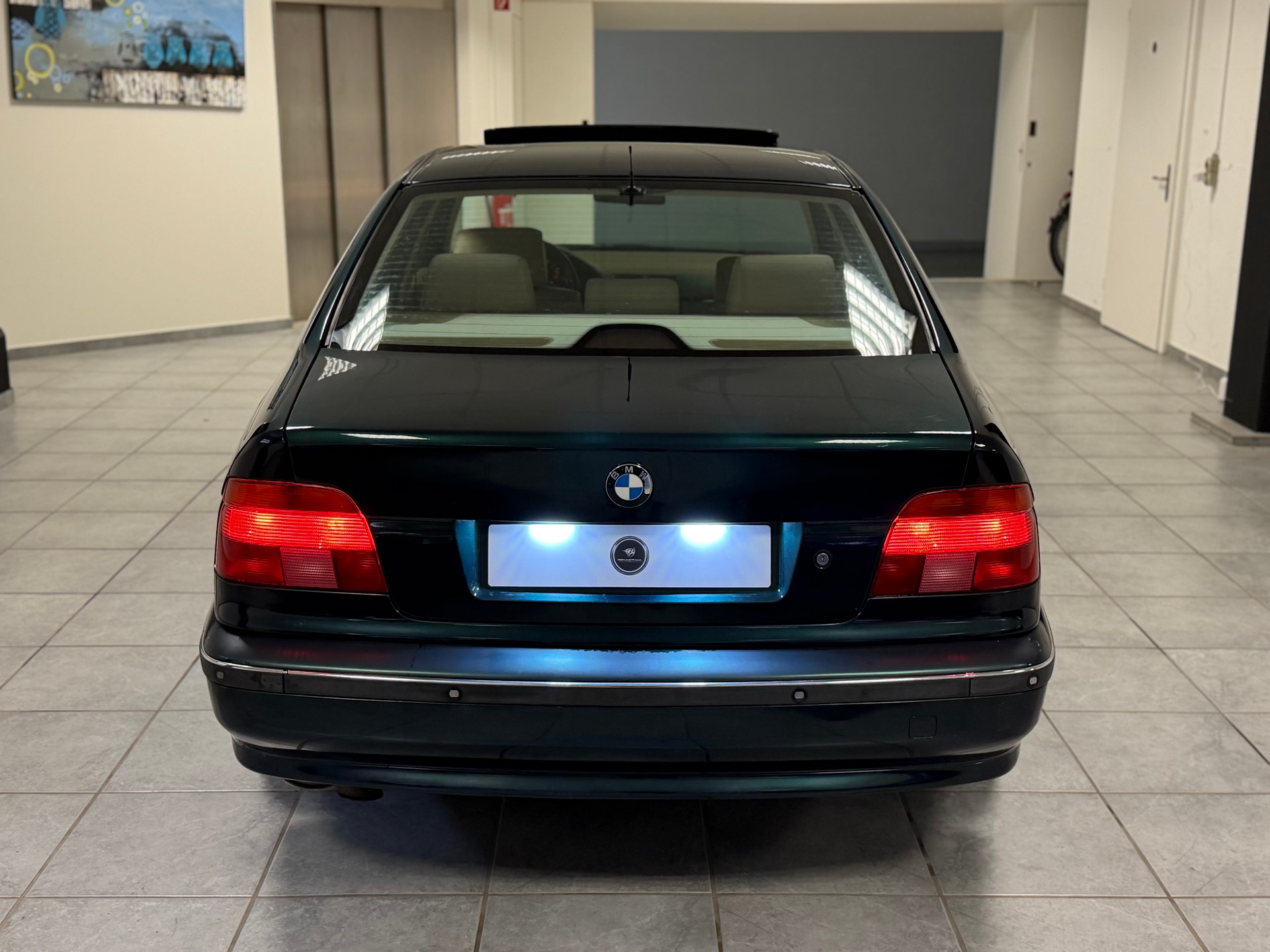 BMW 535i-image-9