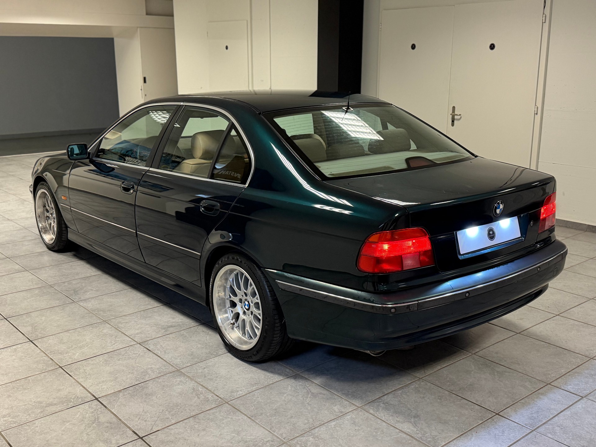 BMW 535i-image-8