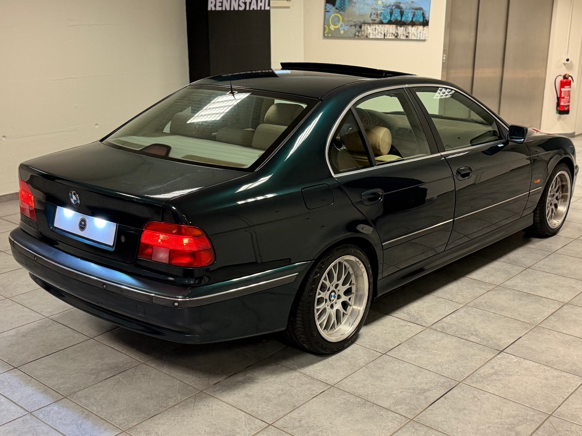 BMW 535i-image-12