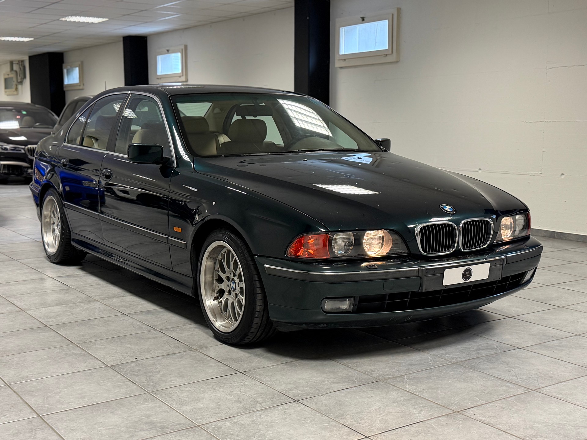 BMW 535i-image-5