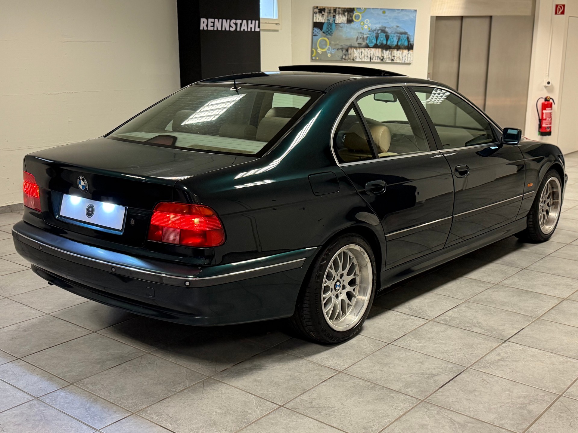 BMW 535i-image-11