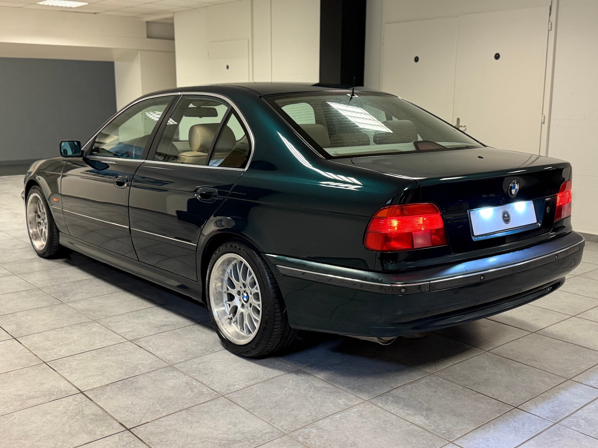 BMW 535i-image-7