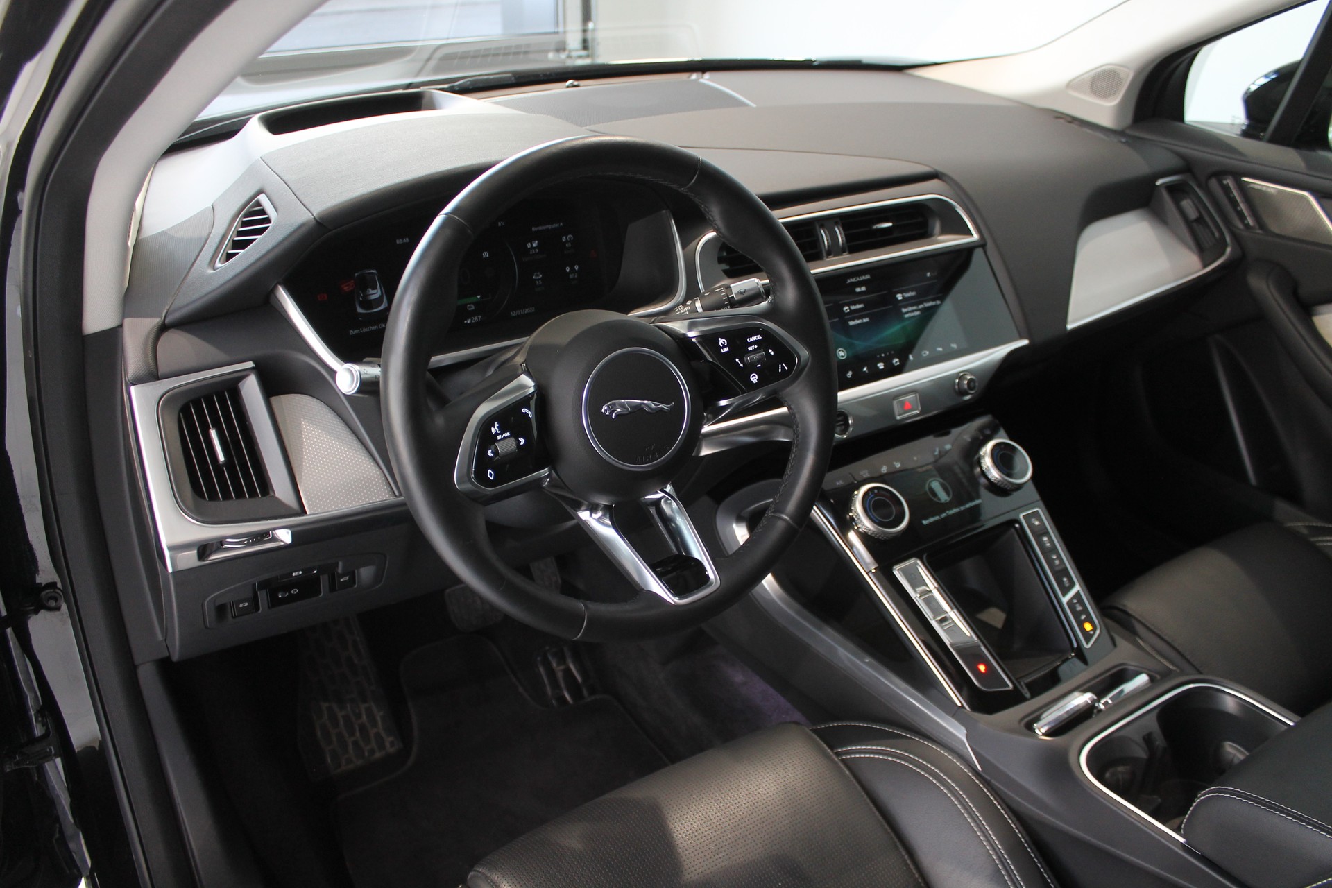 JAGUAR I-Pace EV400 SE AWD-image-3