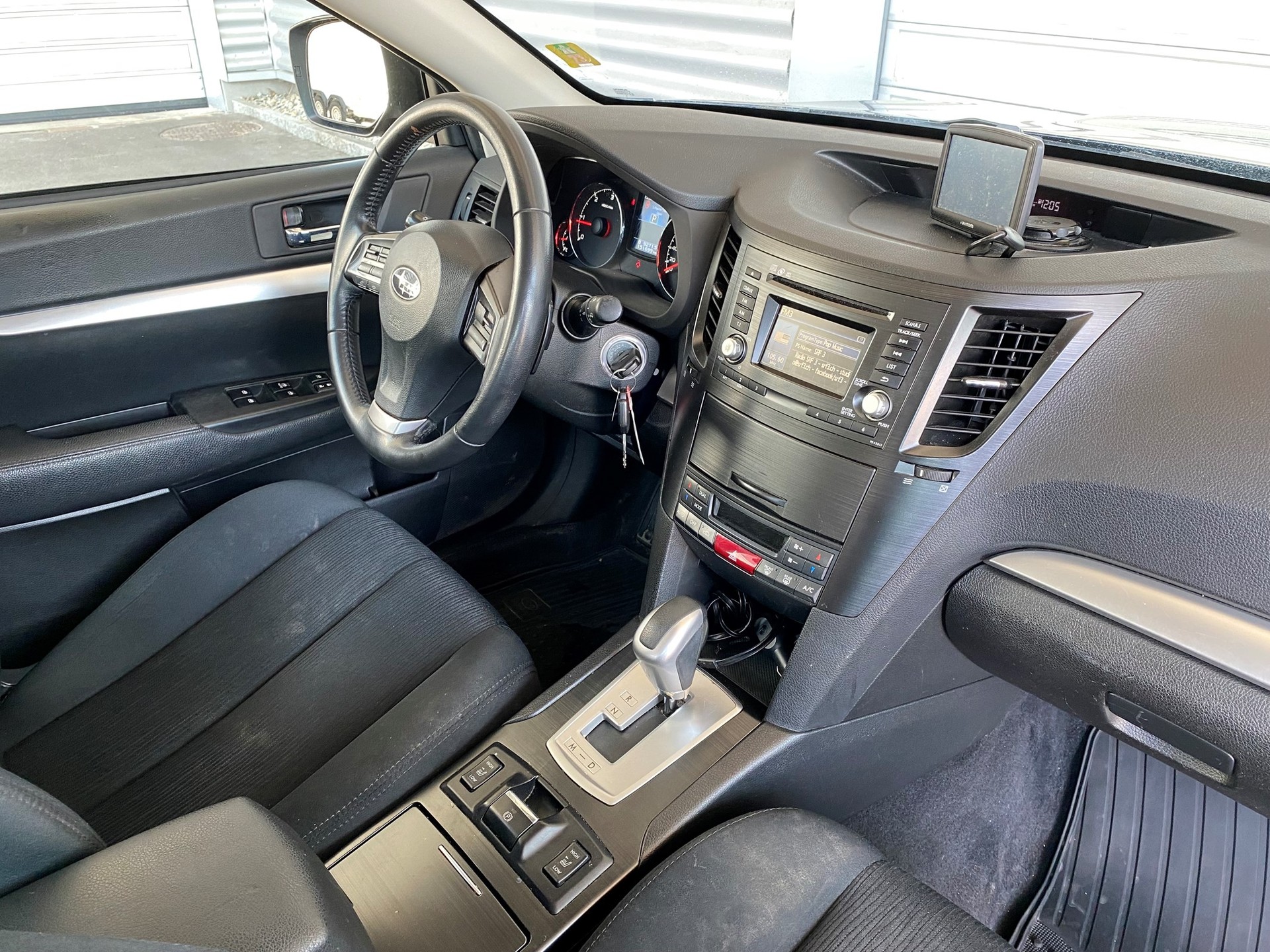 SUBARU Outback 2.0D Swiss AWD Lineartronic-image-9