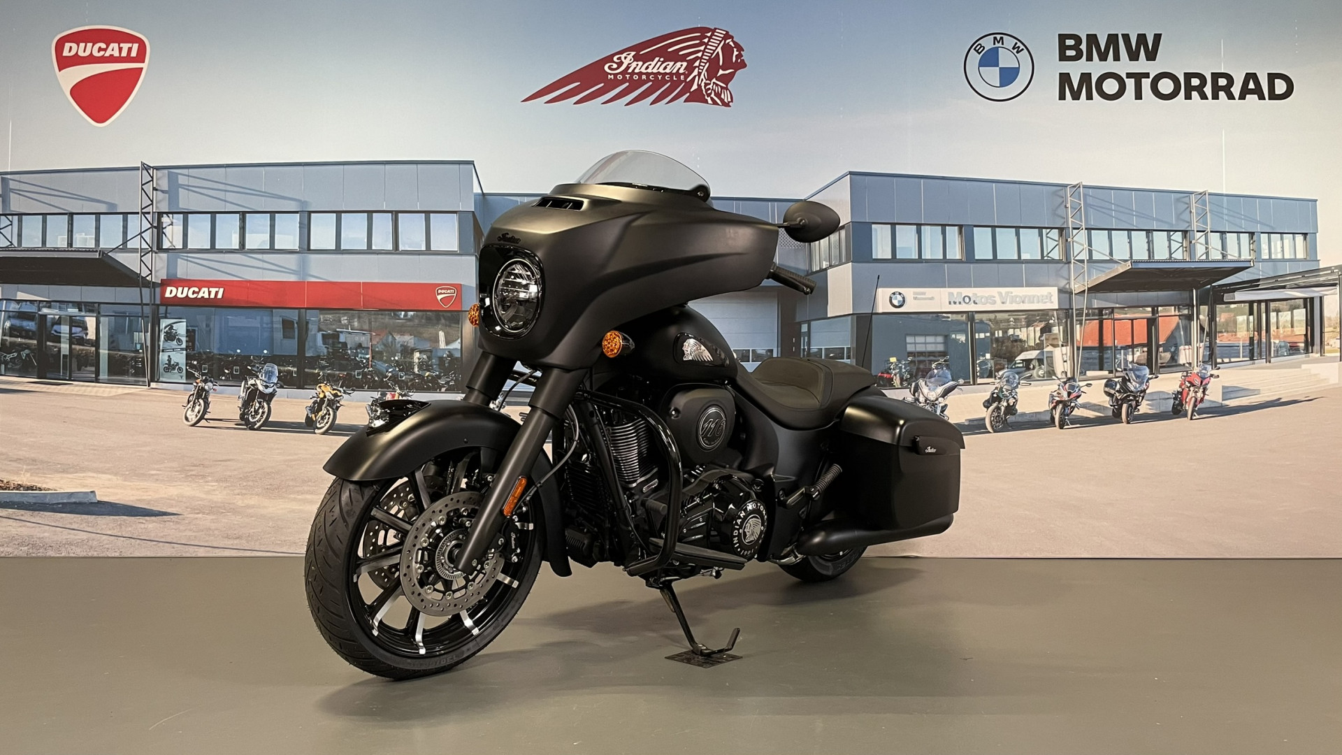 INDIAN Chieftain Dark Horse-showroom-element-2