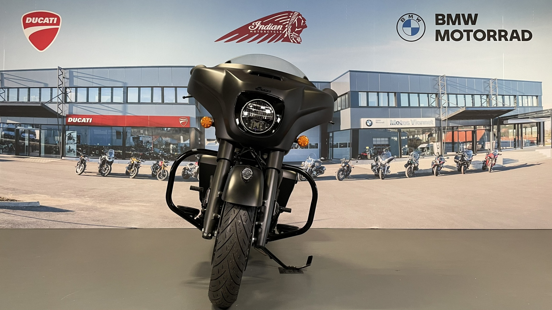 INDIAN Chieftain Dark Horse-showroom-element-1