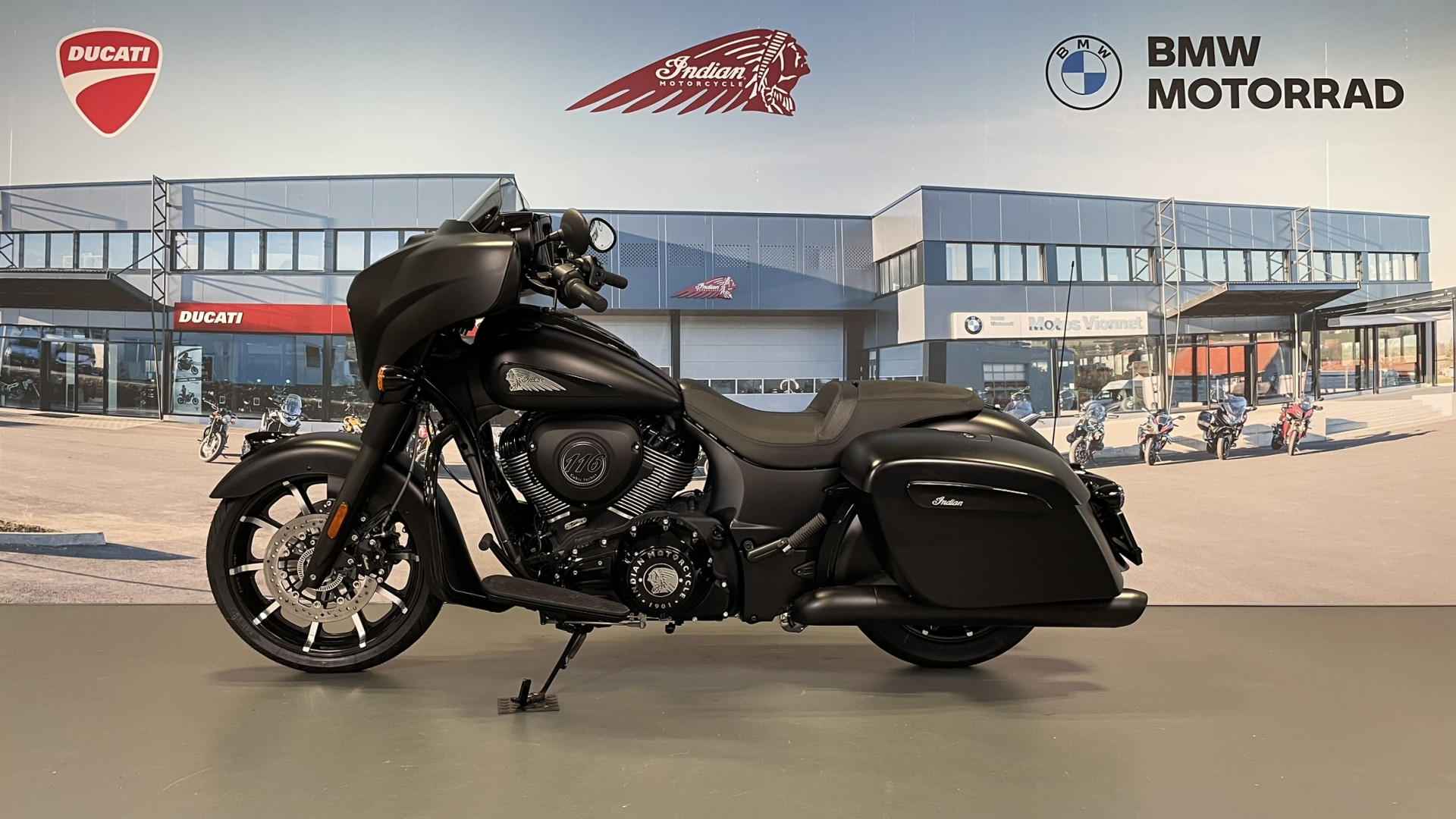 INDIAN Chieftain Dark Horse-showroom-element-3