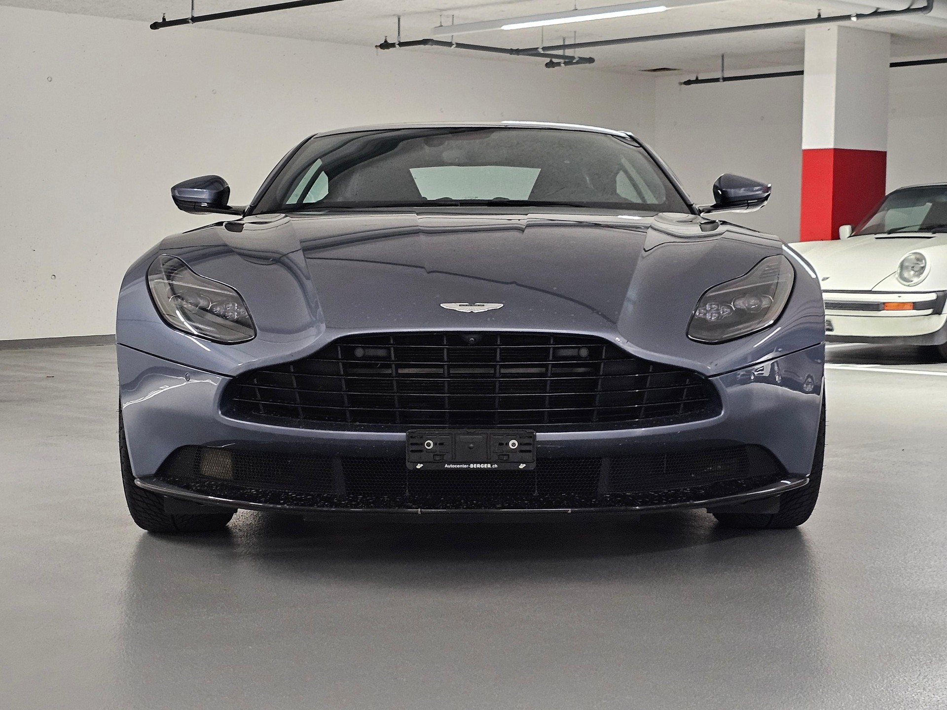 ASTON MARTIN DB11 V8 Touchtronic 3-showroom-element-1