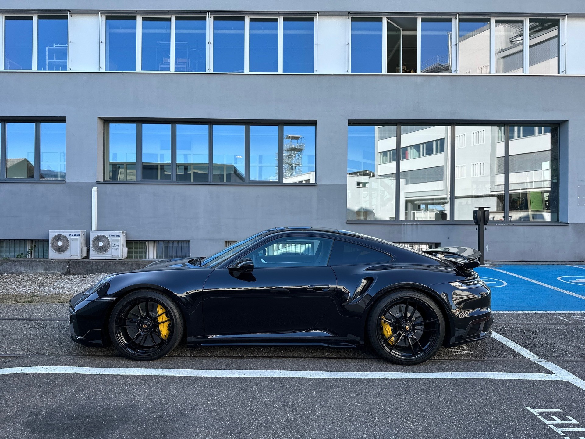 PORSCHE 911 Turbo S PDK-image-5